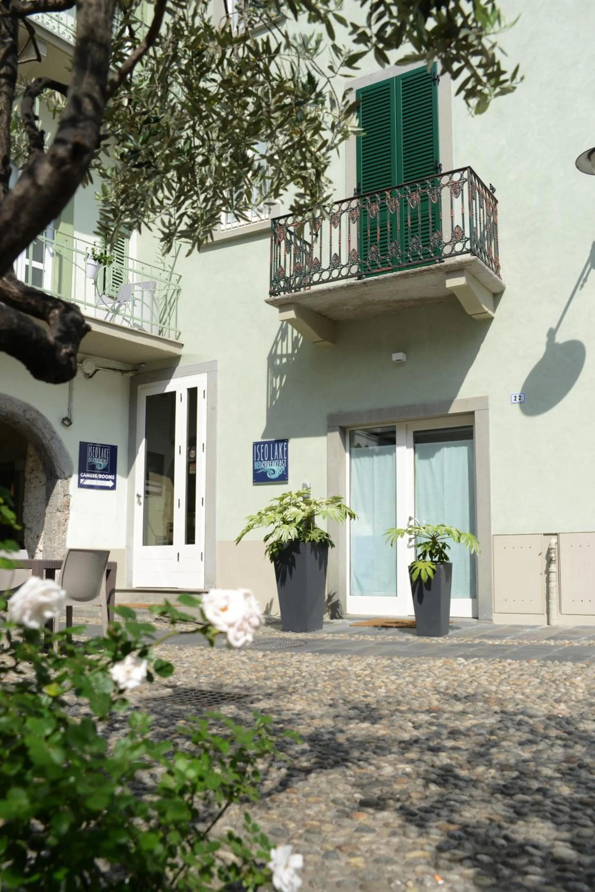 Property building in Iseo Lake - Rooms & Apartments
