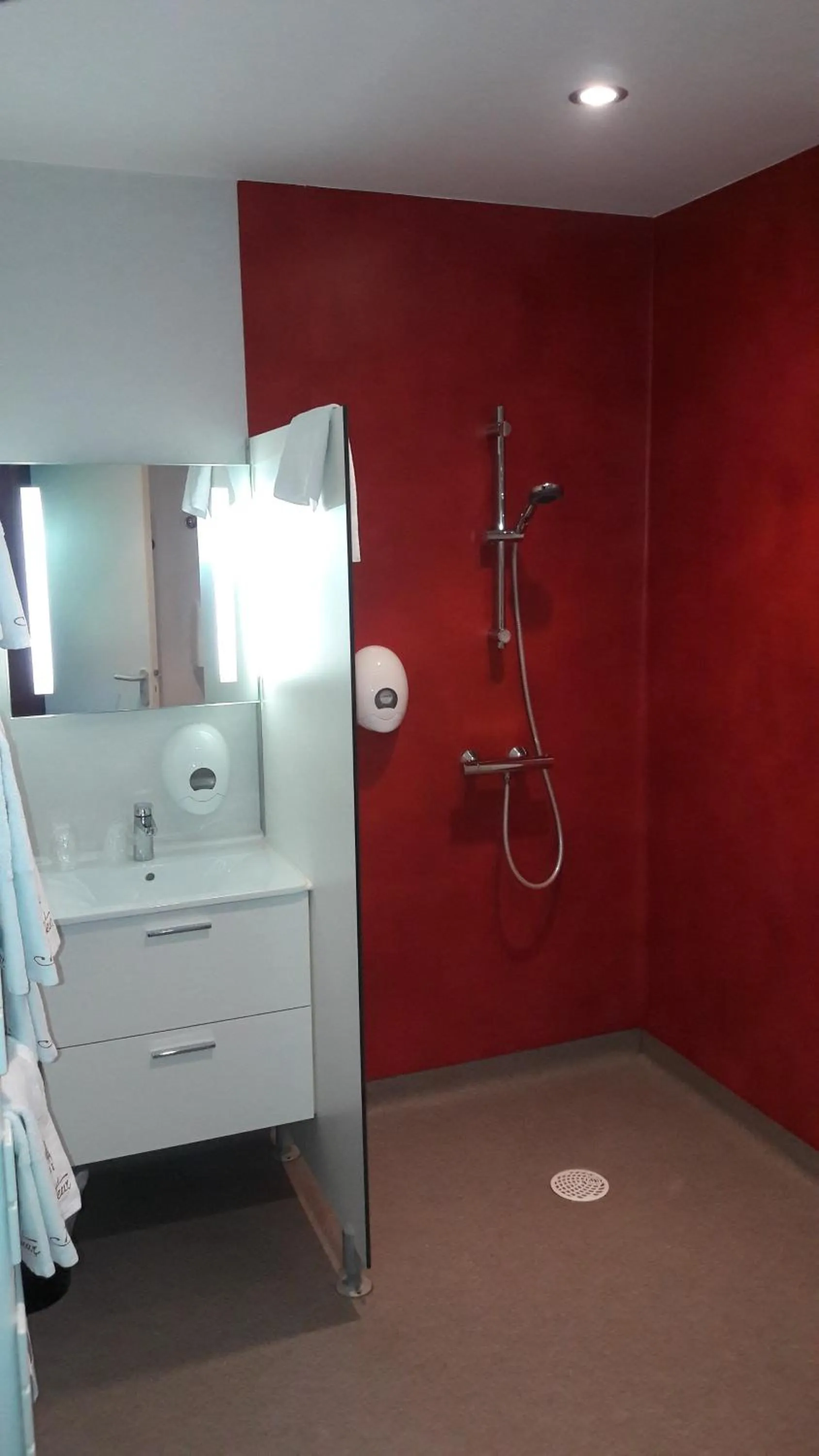 Shower in Hostellerie Bon Pasteur