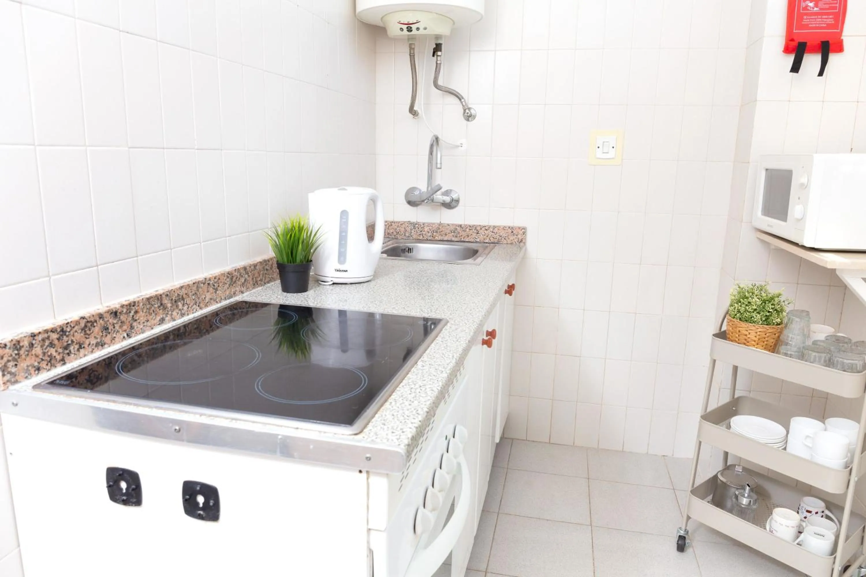 Coffee/tea facilities in Dynastic Rooms Apartments