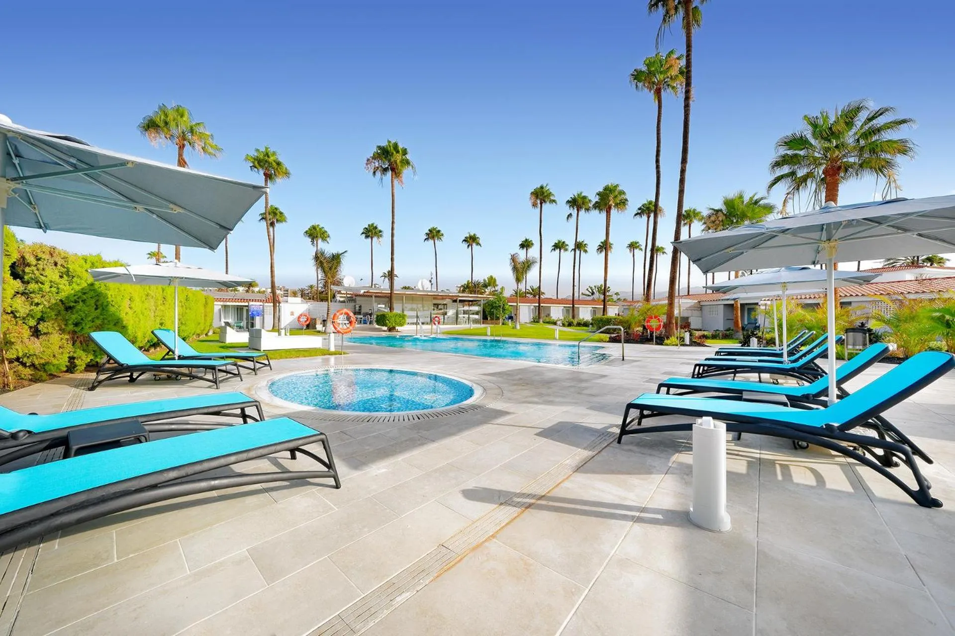 Swimming pool in Relaxia Los Girasoles Bungalows