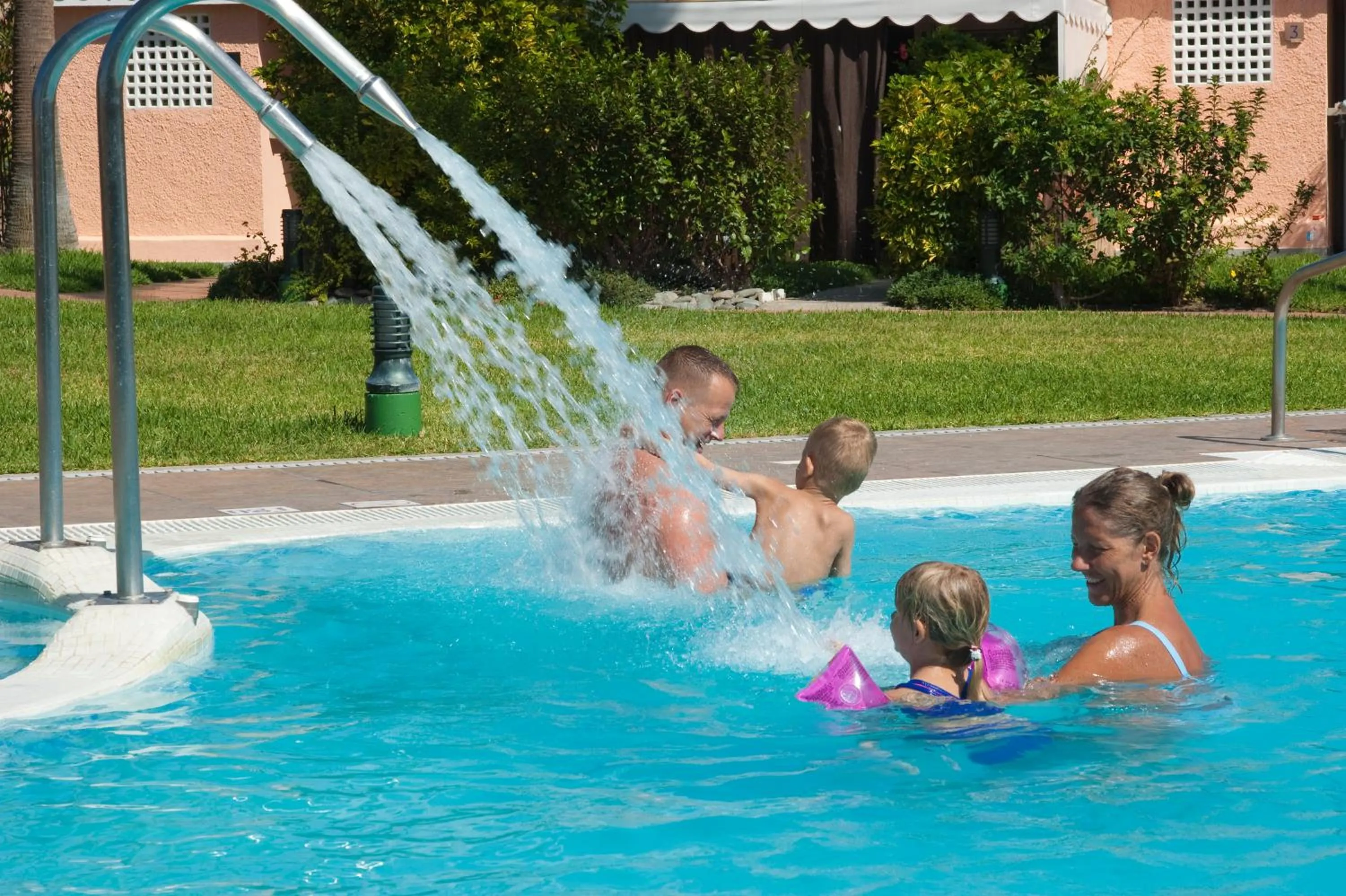 Swimming pool in Relaxia Los Girasoles Bungalows