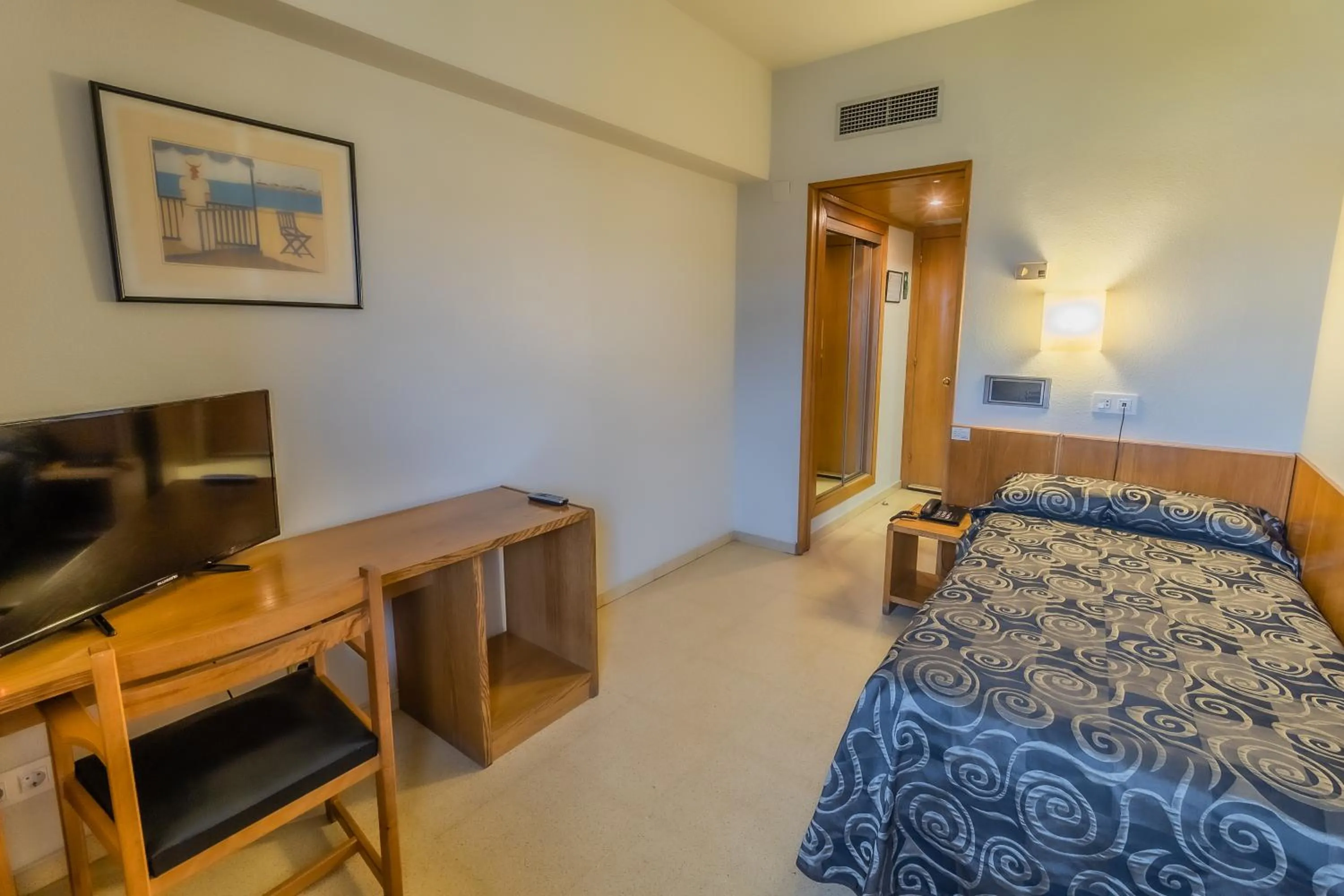 Bedroom, Bed in Hotel Alhama