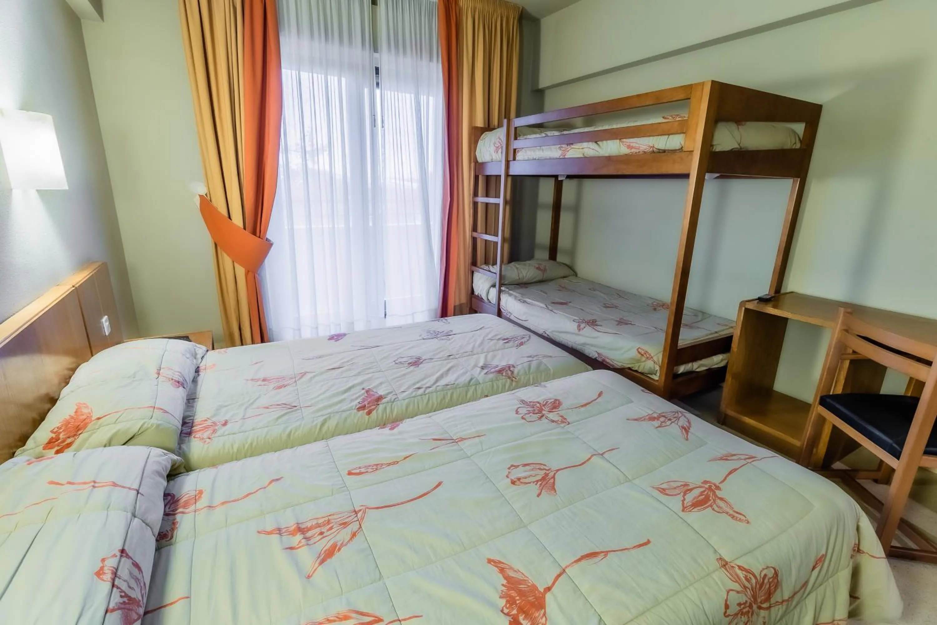 Bedroom, Bed in Hotel Alhama