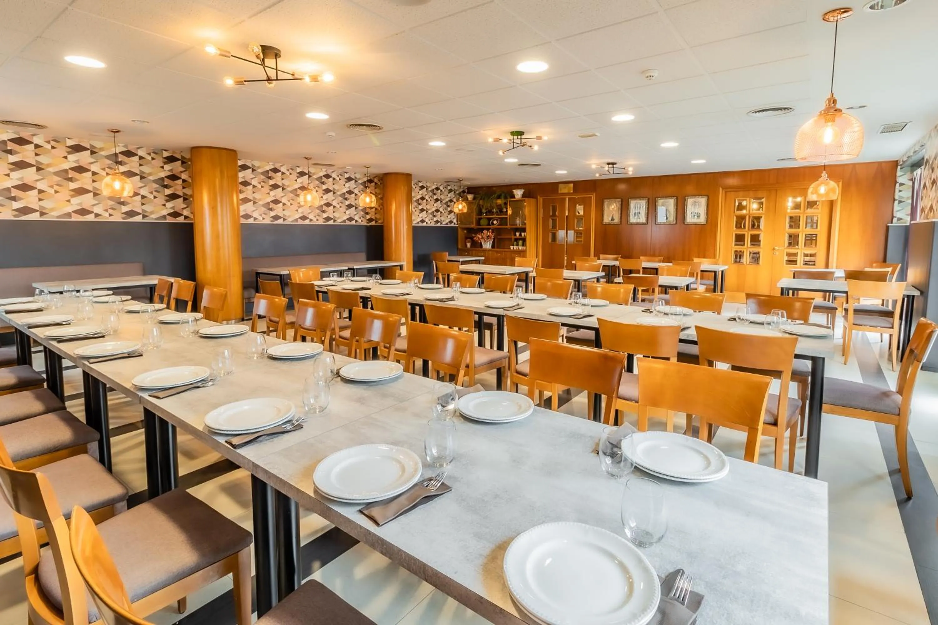 Restaurant/places to eat in Hotel Alhama