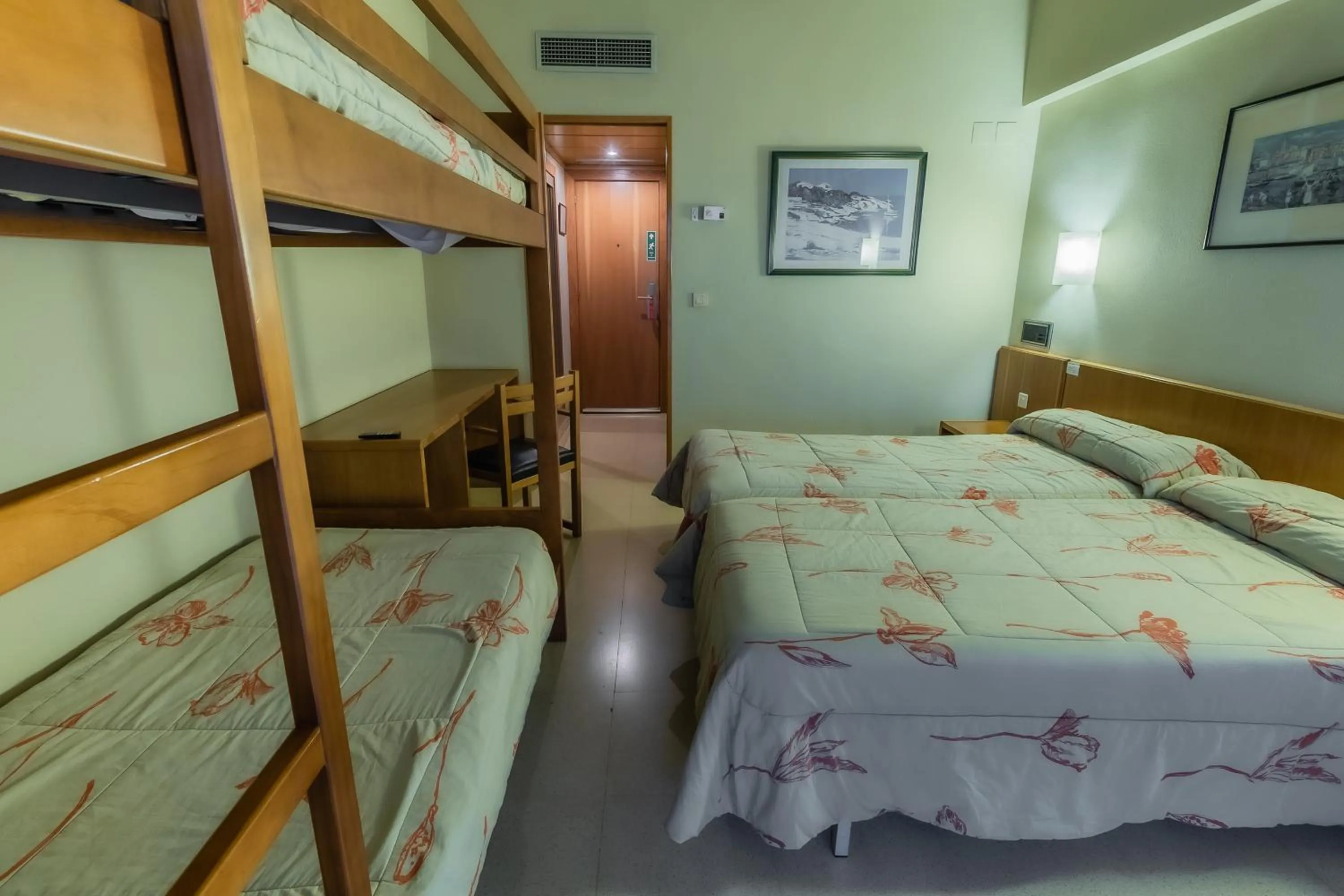 Bedroom, Bed in Hotel Alhama