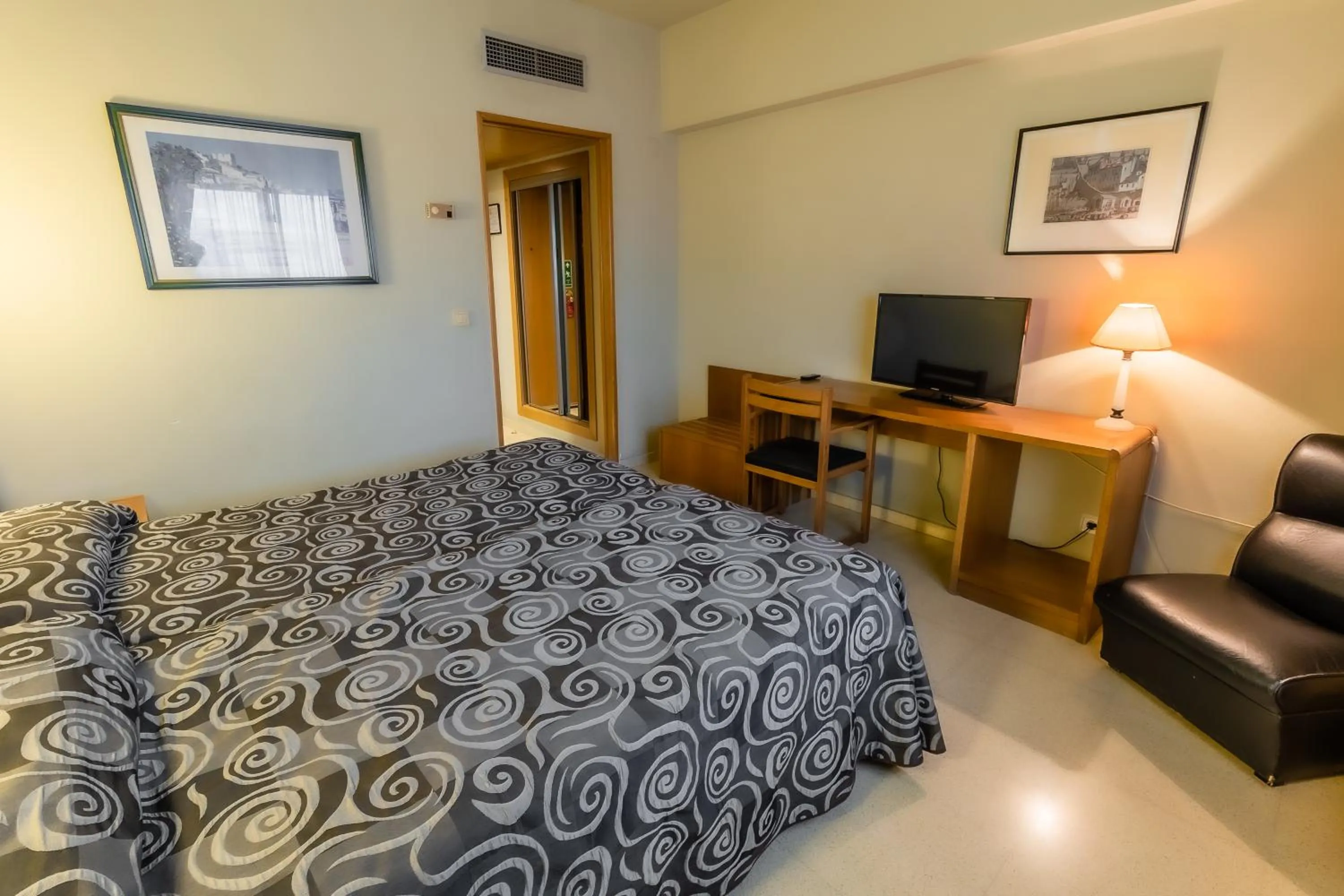 Bedroom, Bed in Hotel Alhama