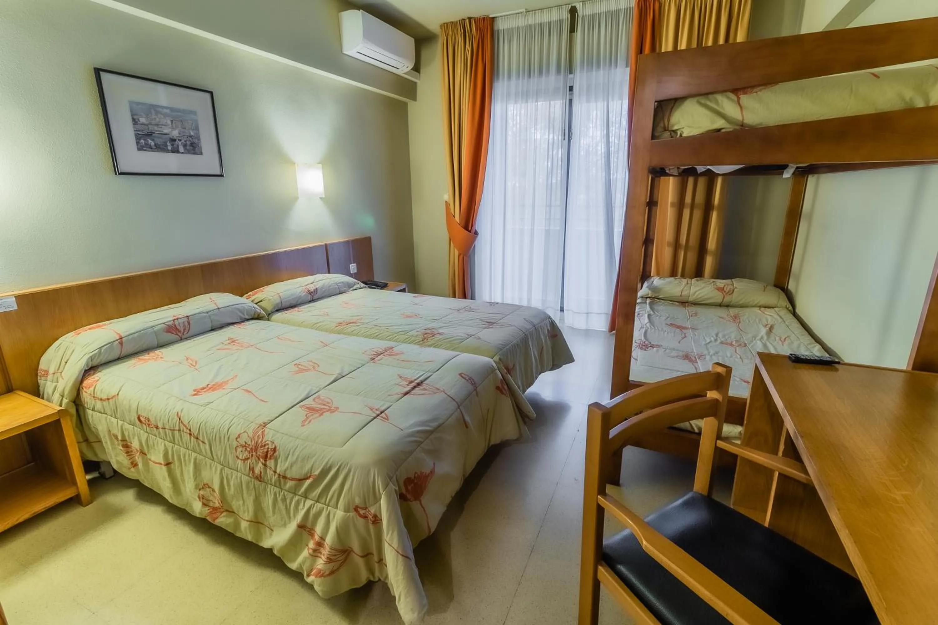 Bedroom, Bed in Hotel Alhama