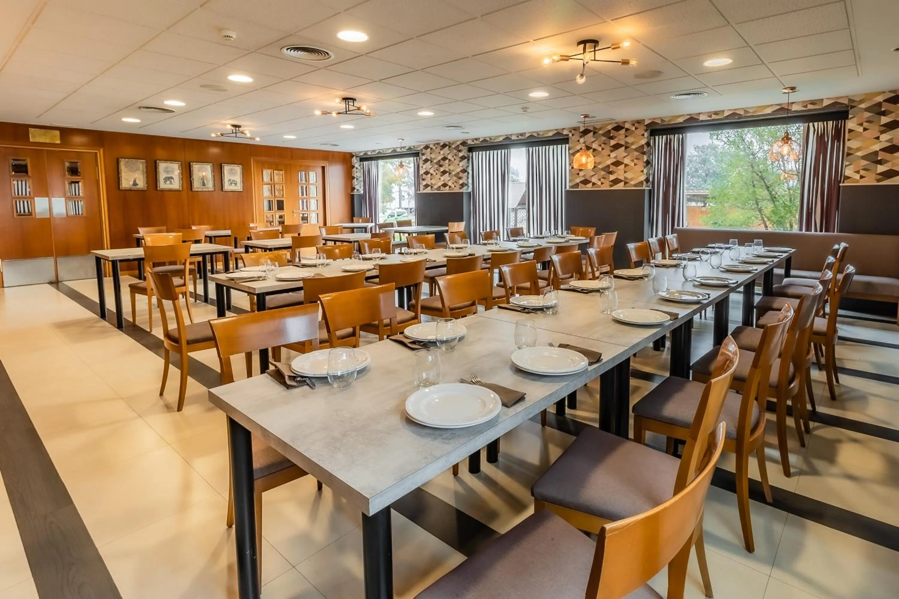 Restaurant/places to eat in Hotel Alhama