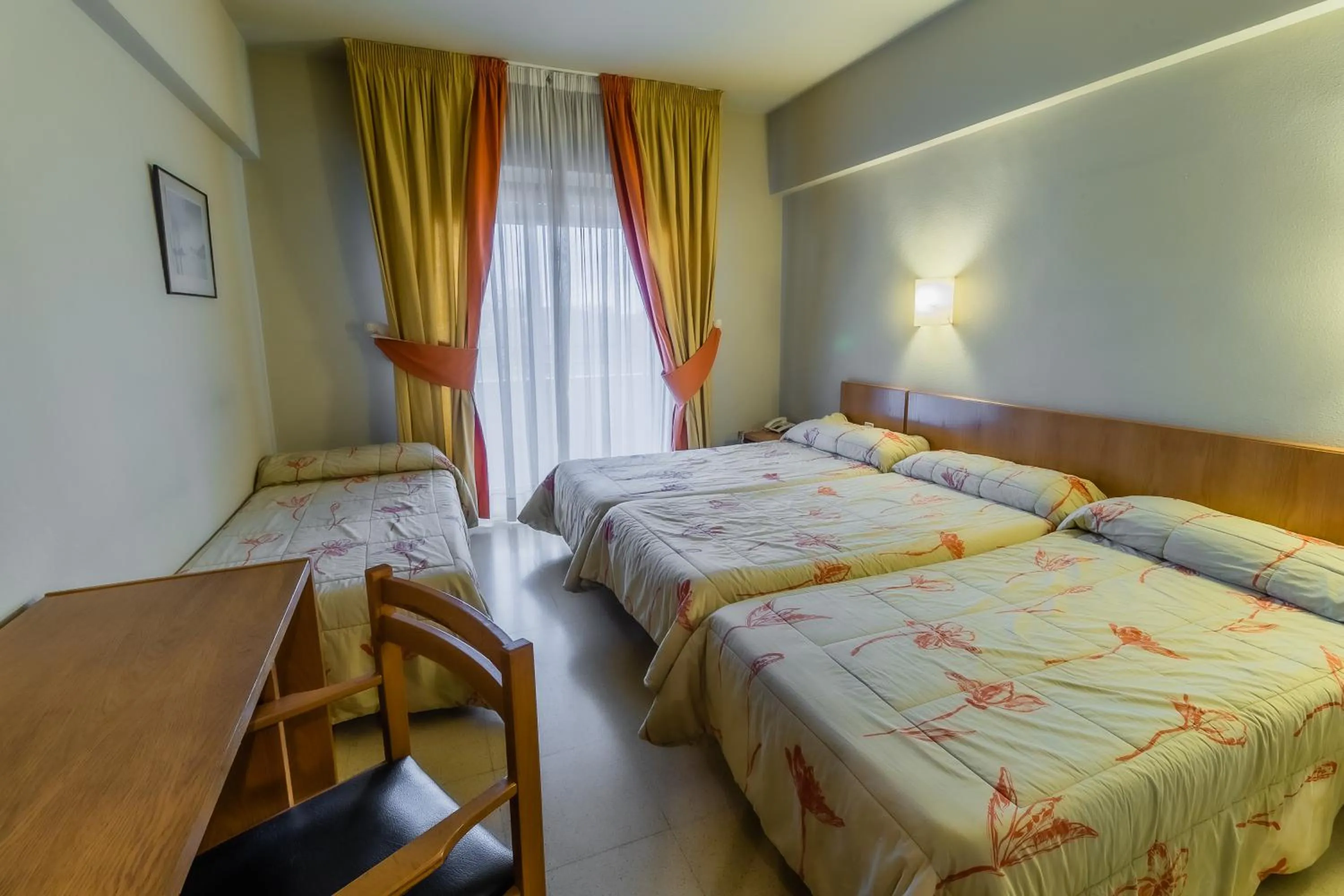 Bedroom, Bed in Hotel Alhama