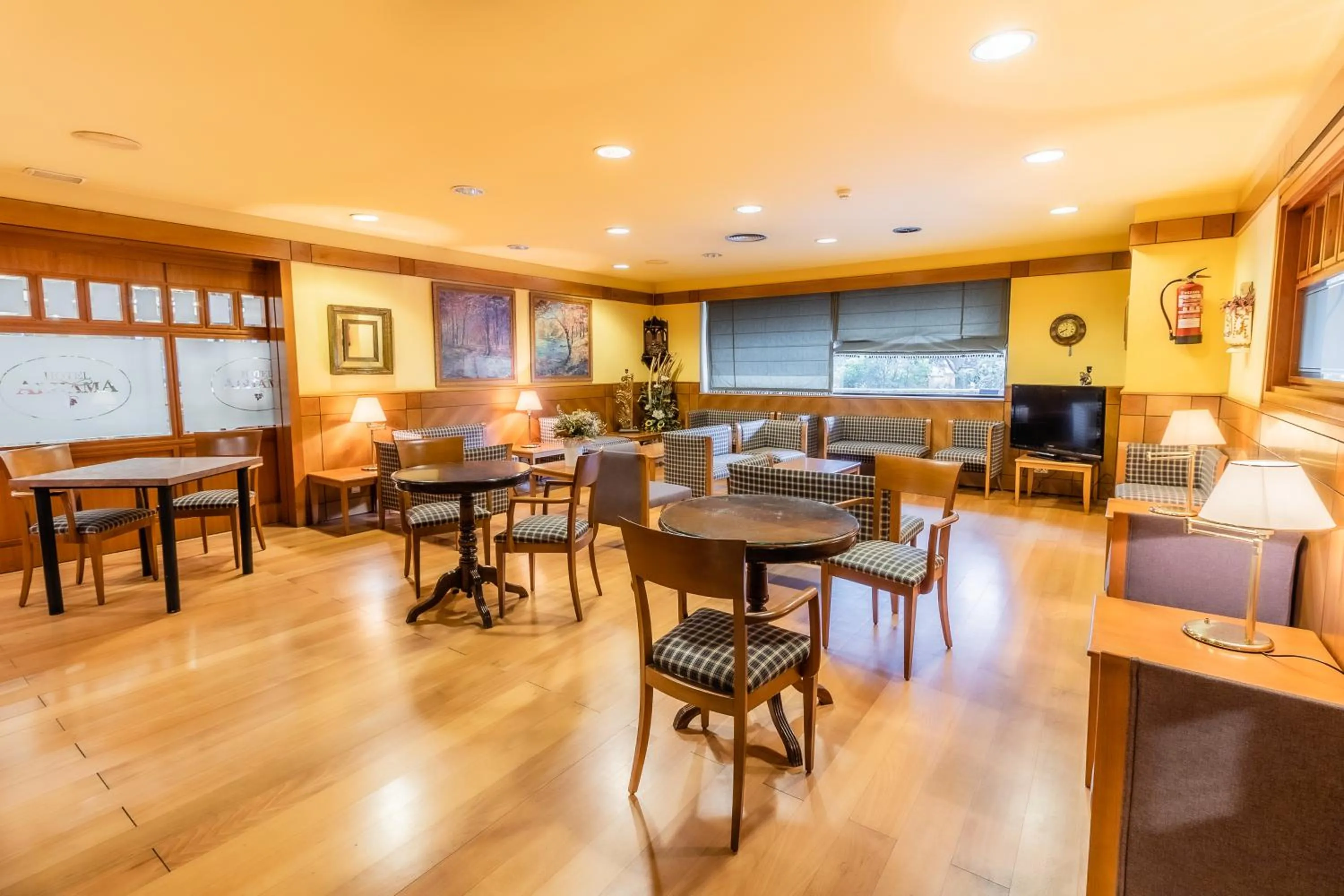 Restaurant/places to eat in Hotel Alhama