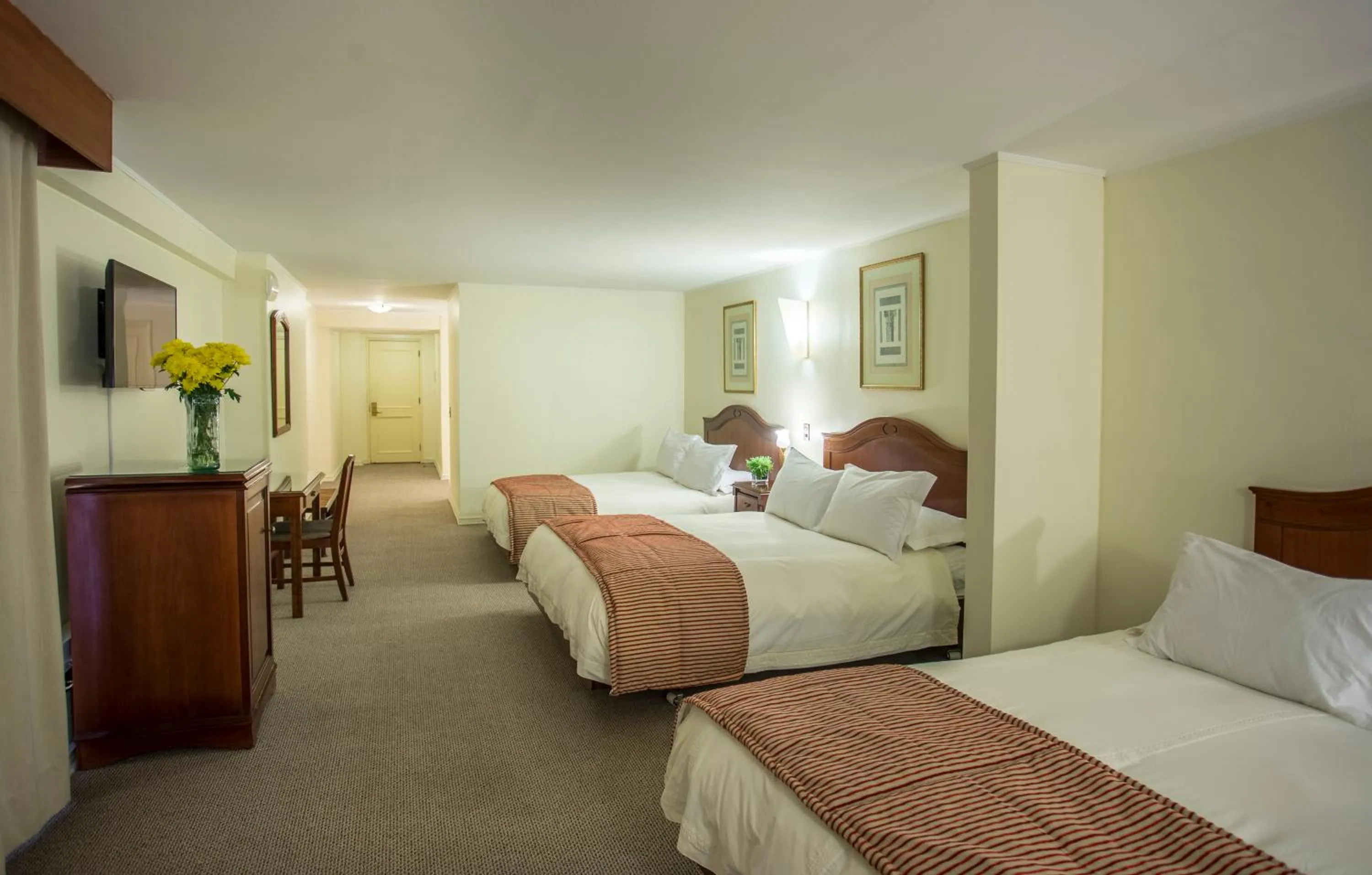 Bed in MR Hotel Providencia (ex Hotel Neruda)