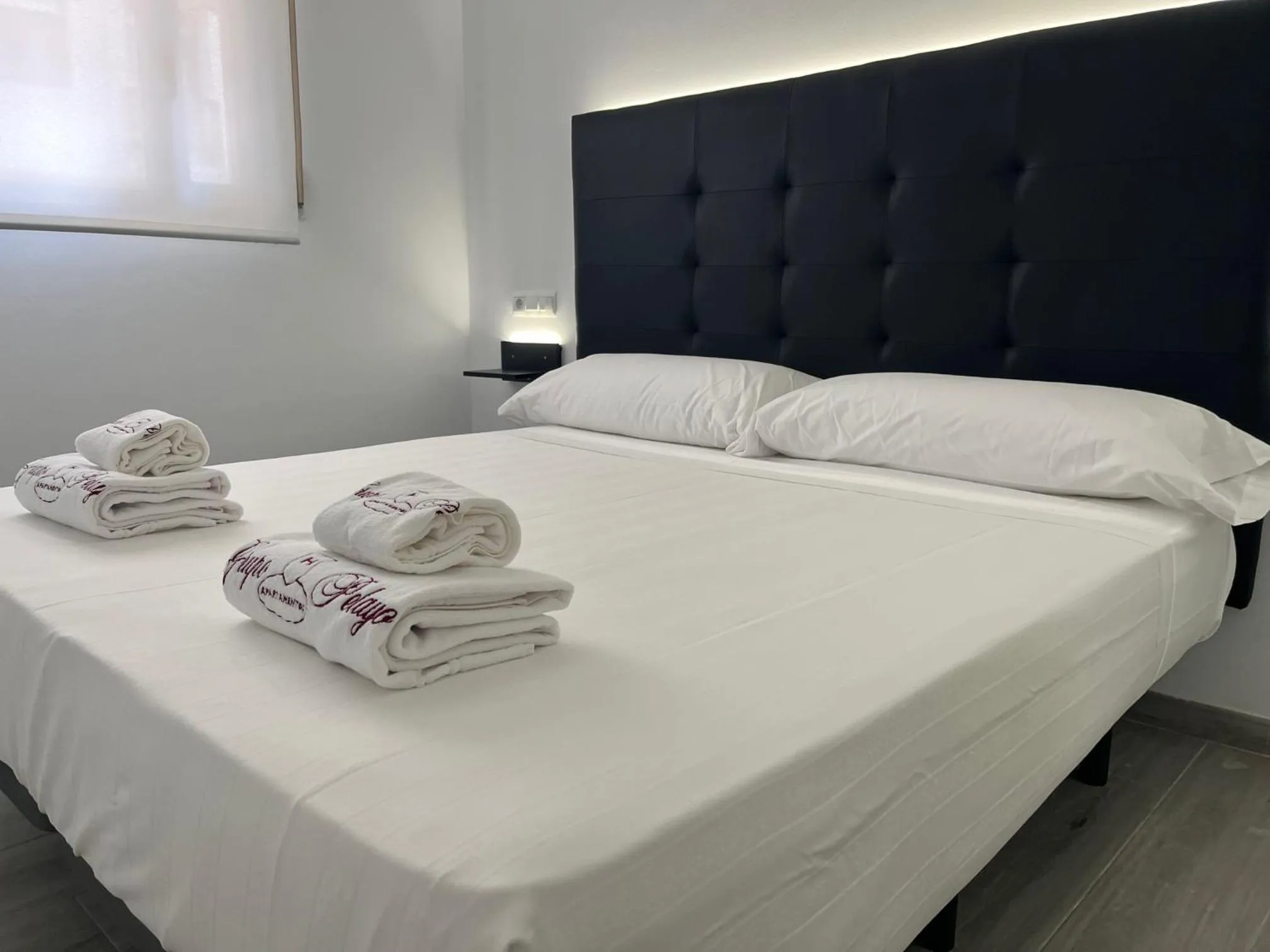 Bed in H Pelayo Noja Auto Check-In Rooms