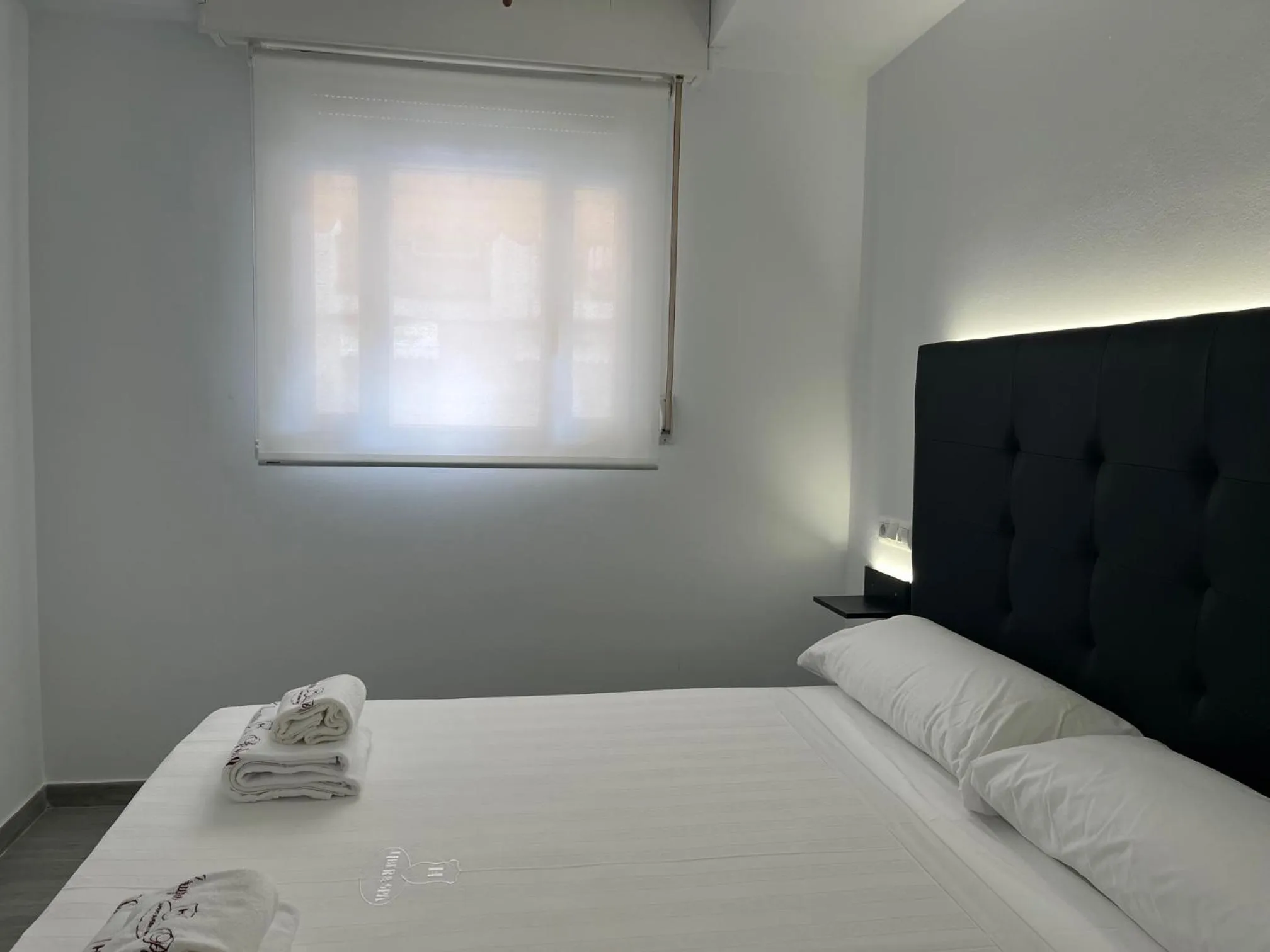 Bed in H Pelayo Noja Auto Check-In Rooms