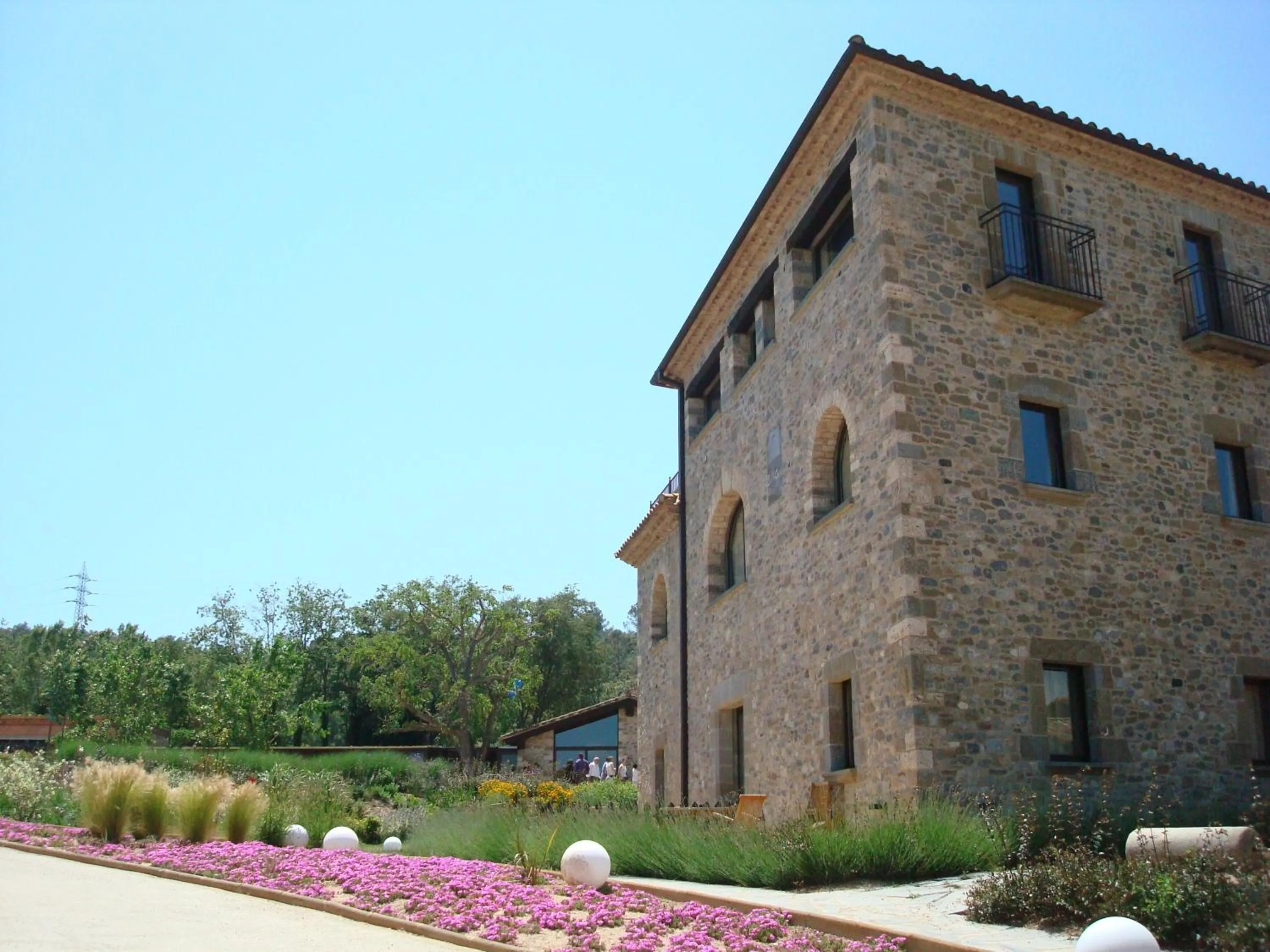 Facade/entrance in L'Arcada de Fares