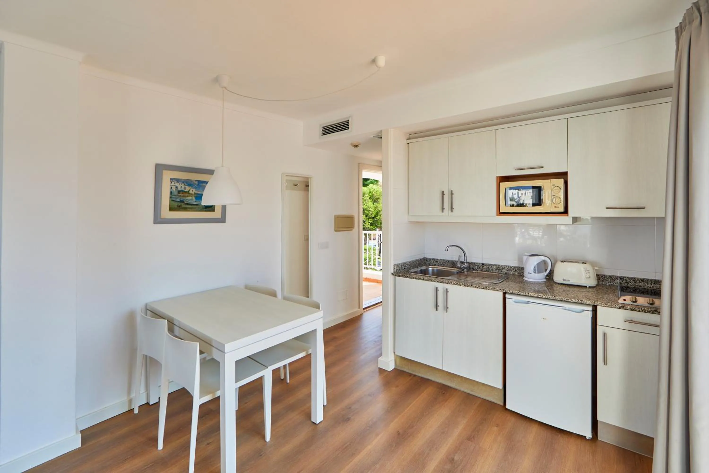 Kitchen or kitchenette in OLA Apartamentos Cala d'Or