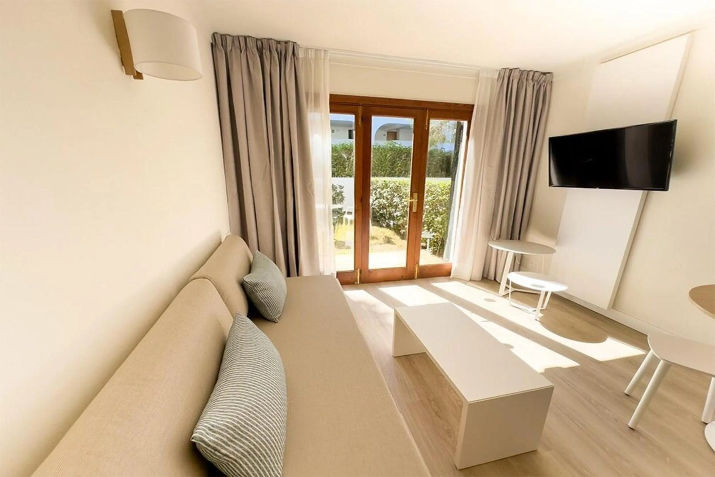 Photo of the whole room, Bed in BLUESEA Es Bolero