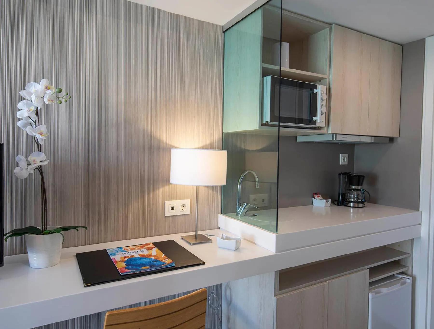 Kitchen or kitchenette in Hotel LIVVO Dunagolf Suites