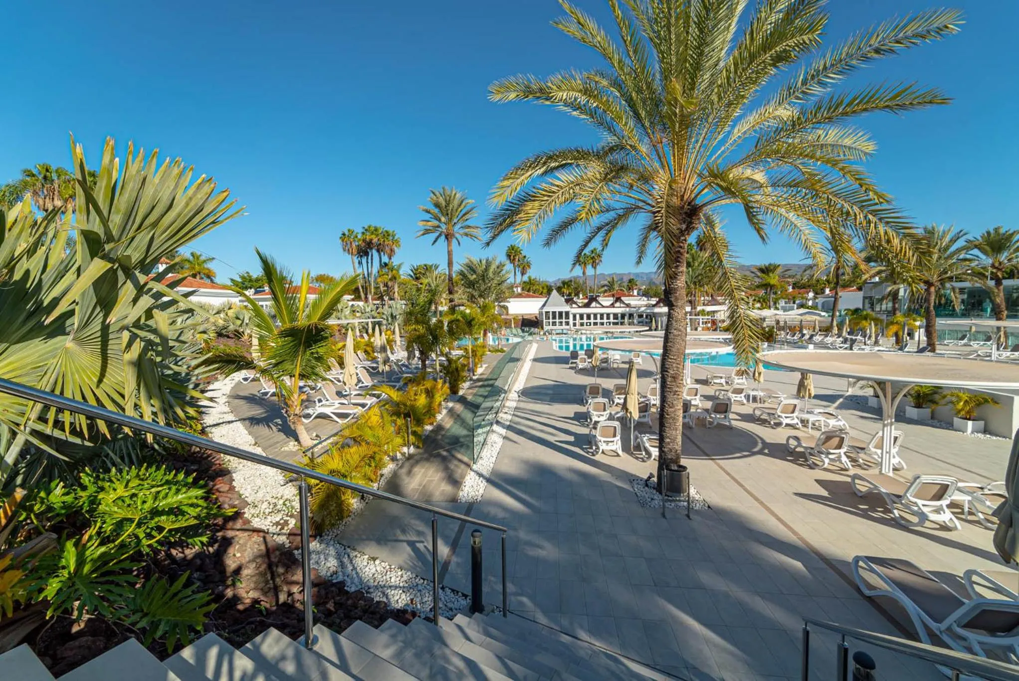 Swimming pool in Hotel LIVVO Dunagolf Suites