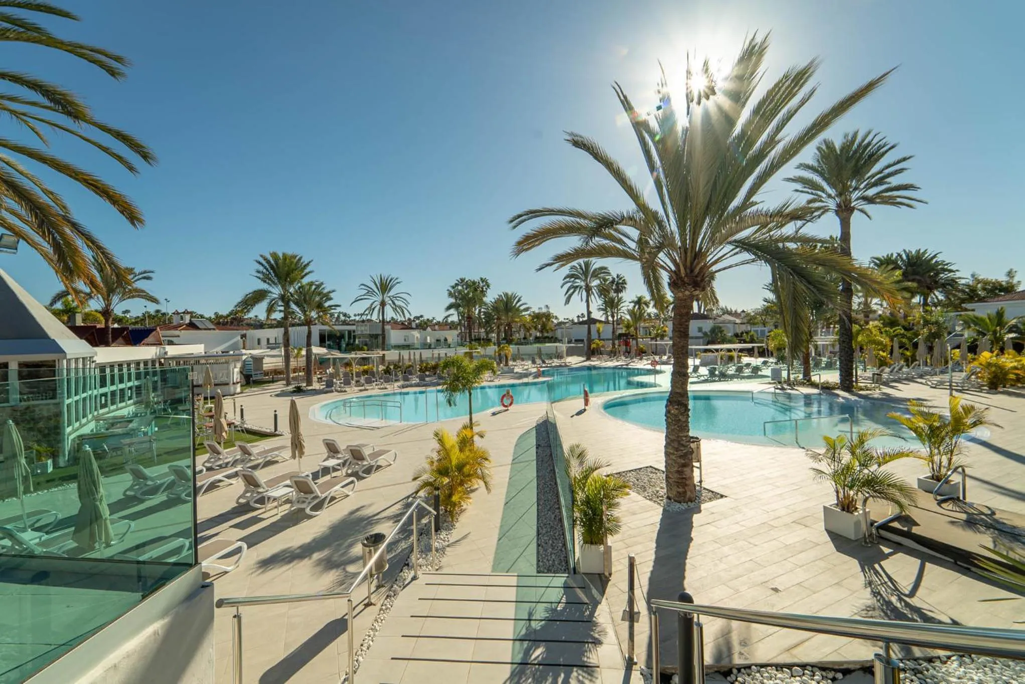 Swimming pool in Hotel LIVVO Dunagolf Suites