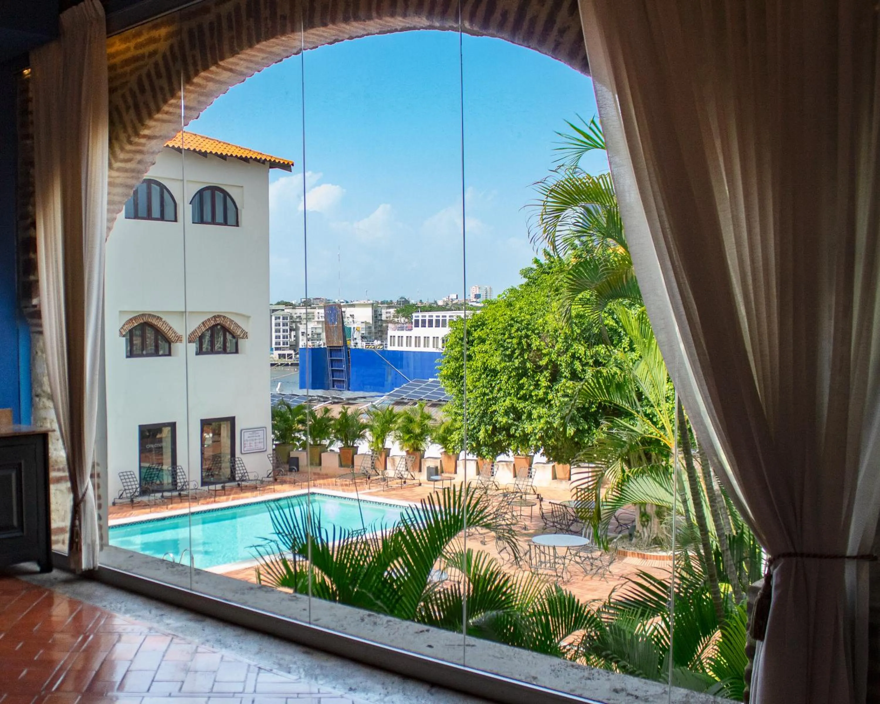 Swimming pool in Hodelpa Nicolás de Ovando