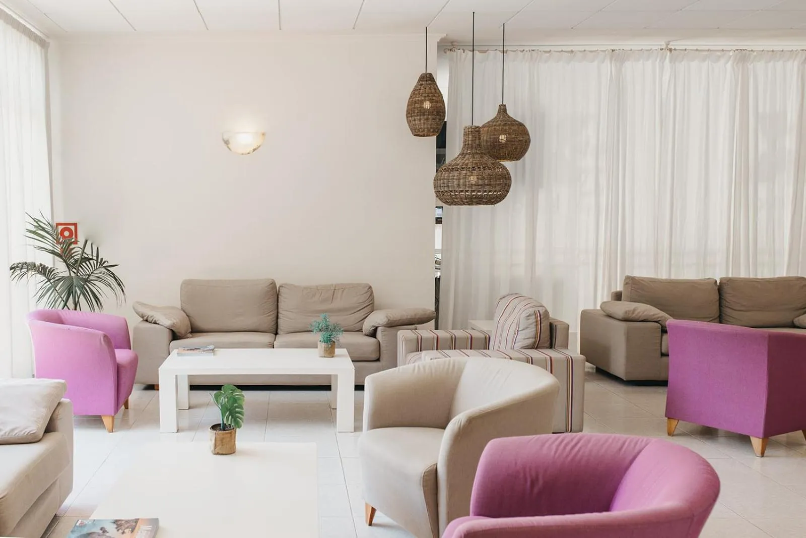 Living room in Hotel Xaloc Playa