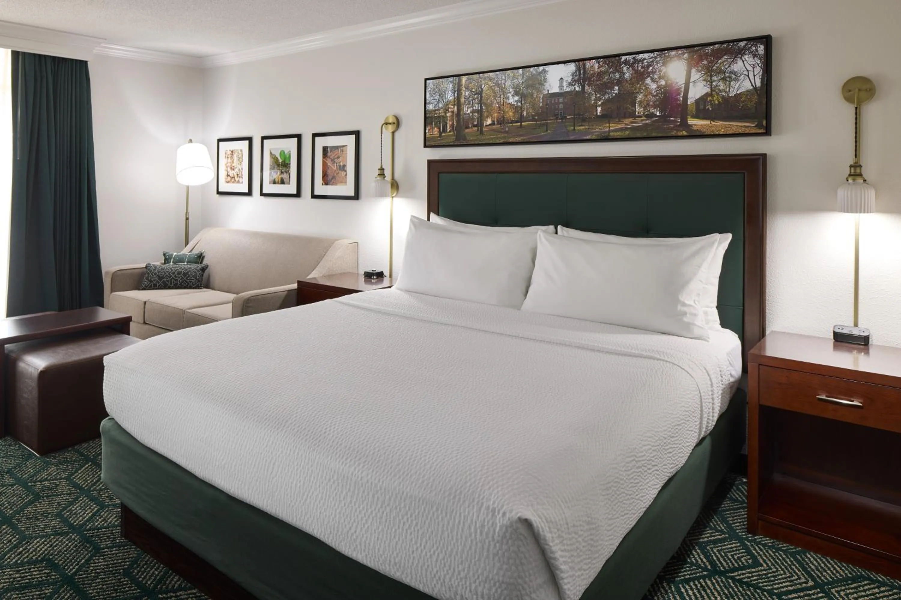 Bedroom, Bed in Ohio University Inn and Conference Center