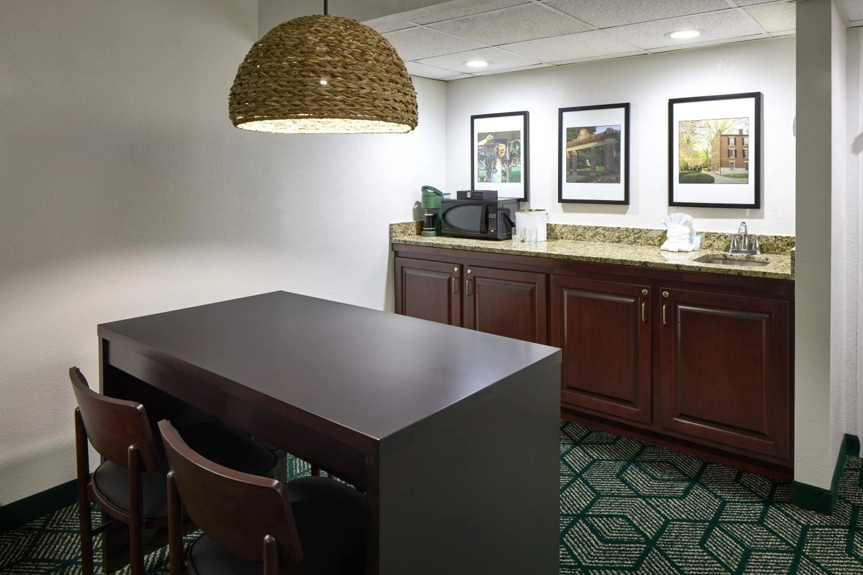 Kitchen or kitchenette in Ohio University Inn and Conference Center