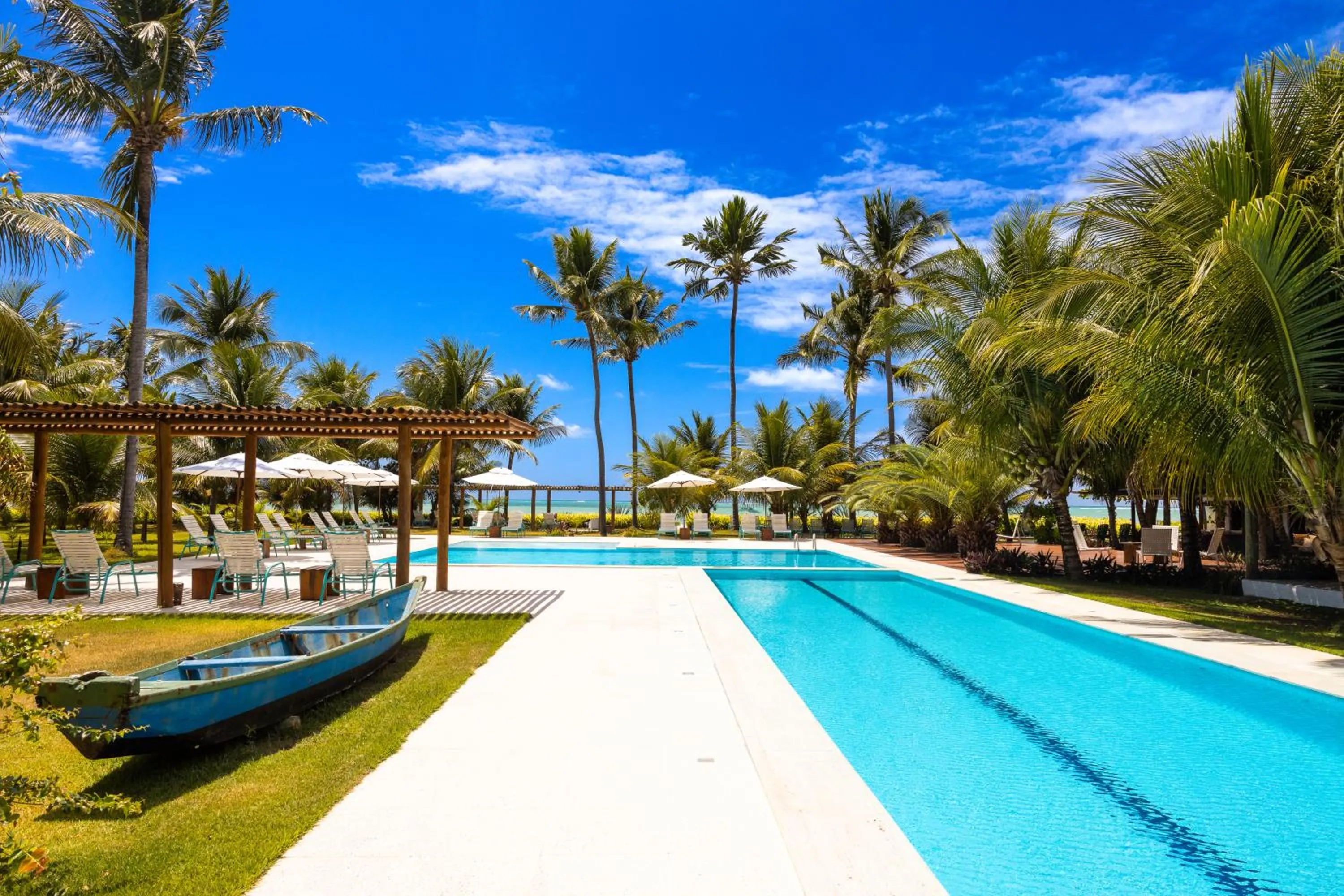 Swimming pool in Aldeia Beijupirá Pousada