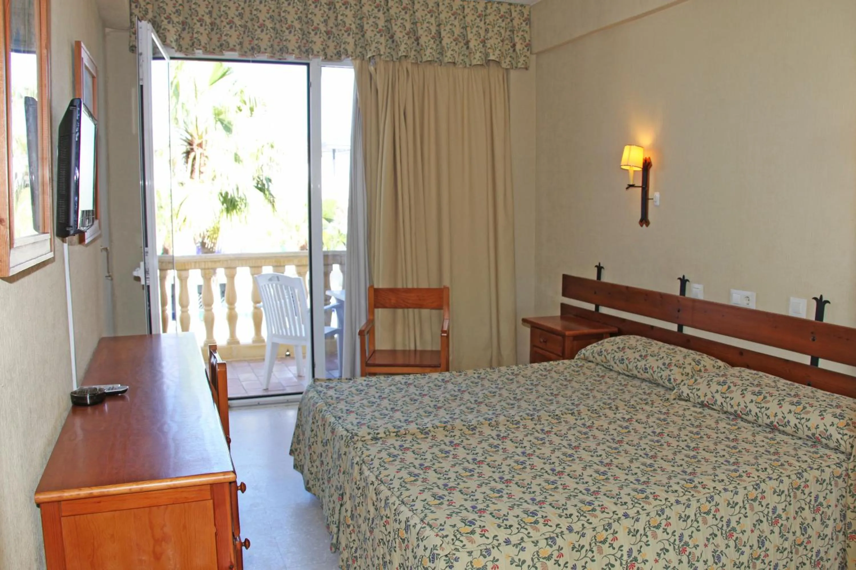 View (from property/room), Bed in Al Sur de Chipiona
