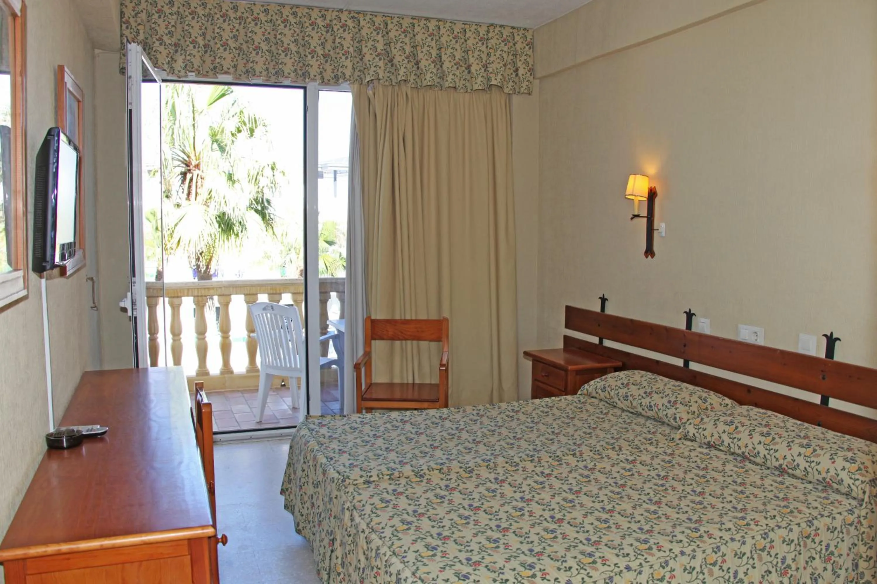 View (from property/room), Bed in Al Sur de Chipiona