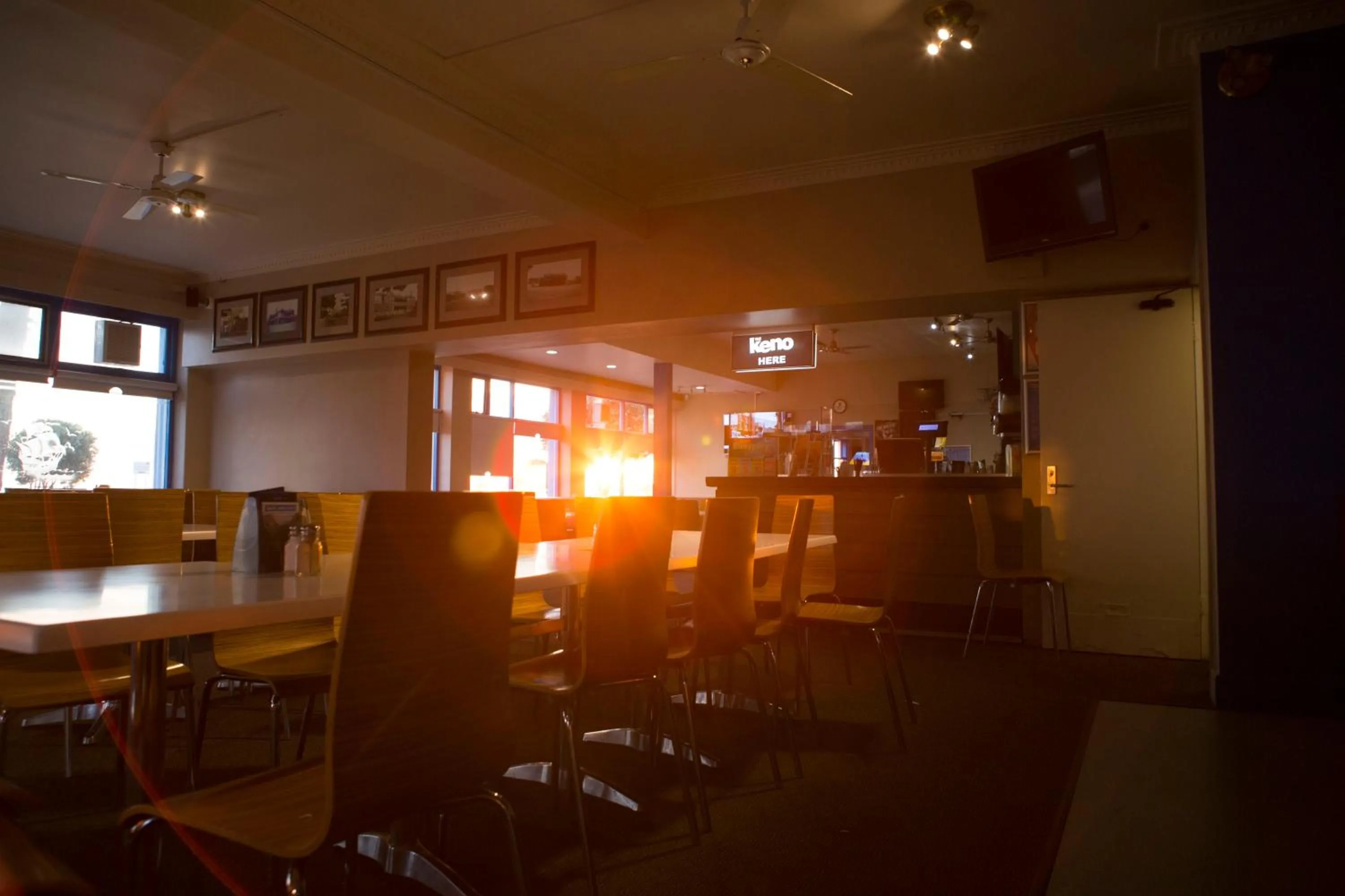 Restaurant/places to eat in Beach Hotel