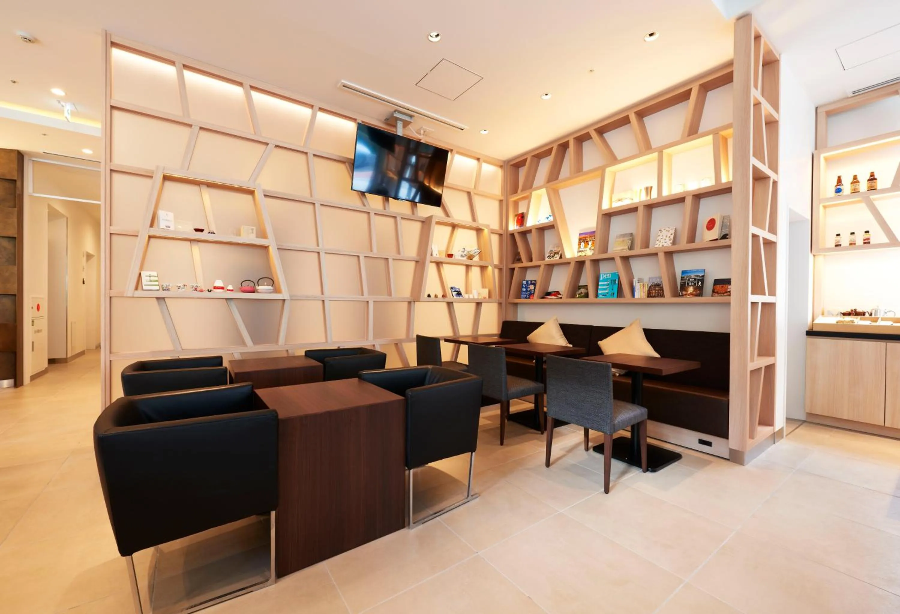 Lounge or bar in Hotel JAL City Haneda Tokyo West Wing