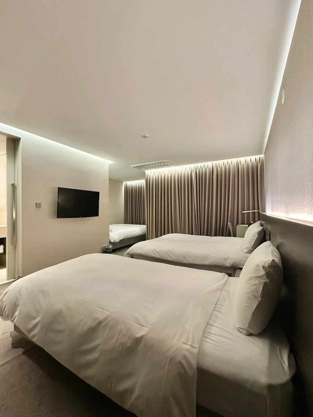 Bed in Grand Mer Hotel Seogwipo Ocean