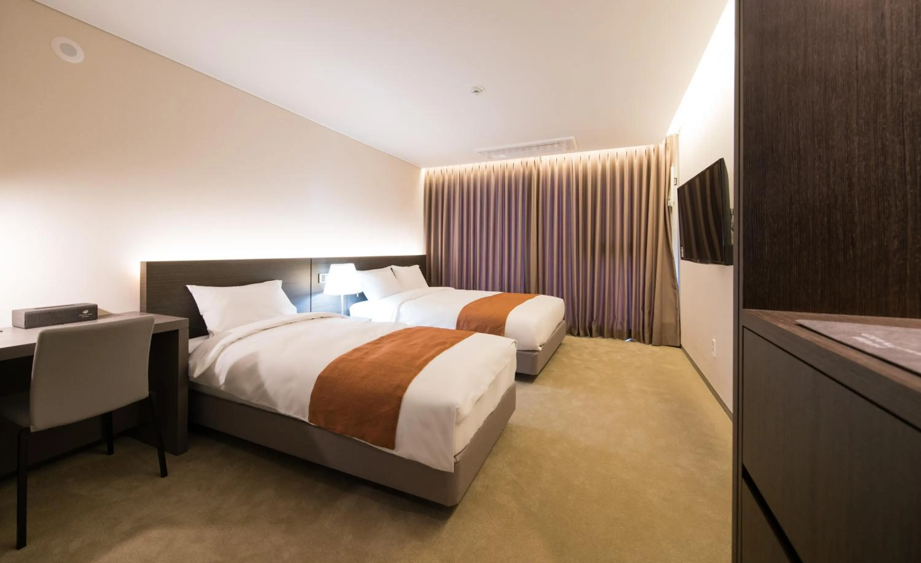 Bed in Grand Mer Hotel Seogwipo Ocean