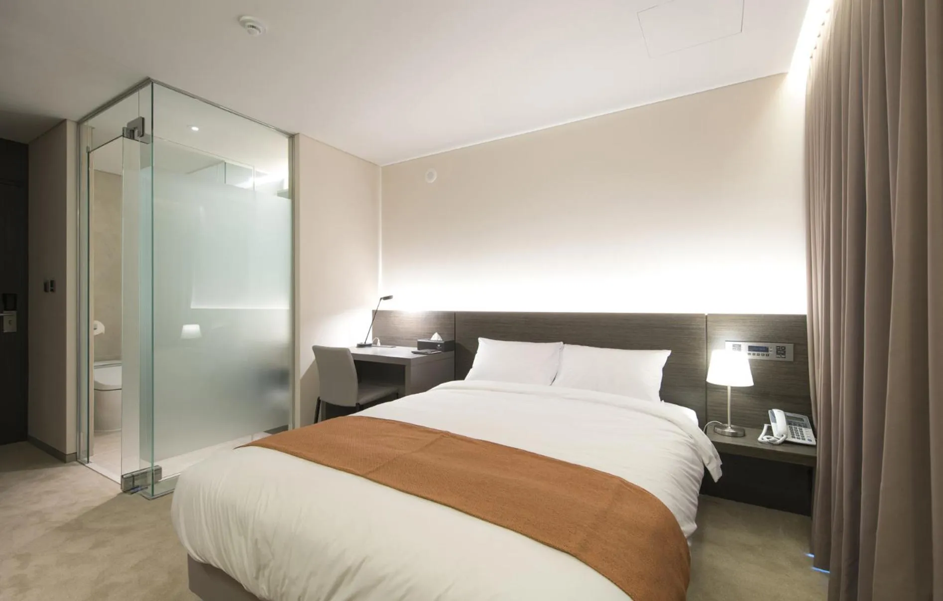 Bed in Grand Mer Hotel Seogwipo Ocean