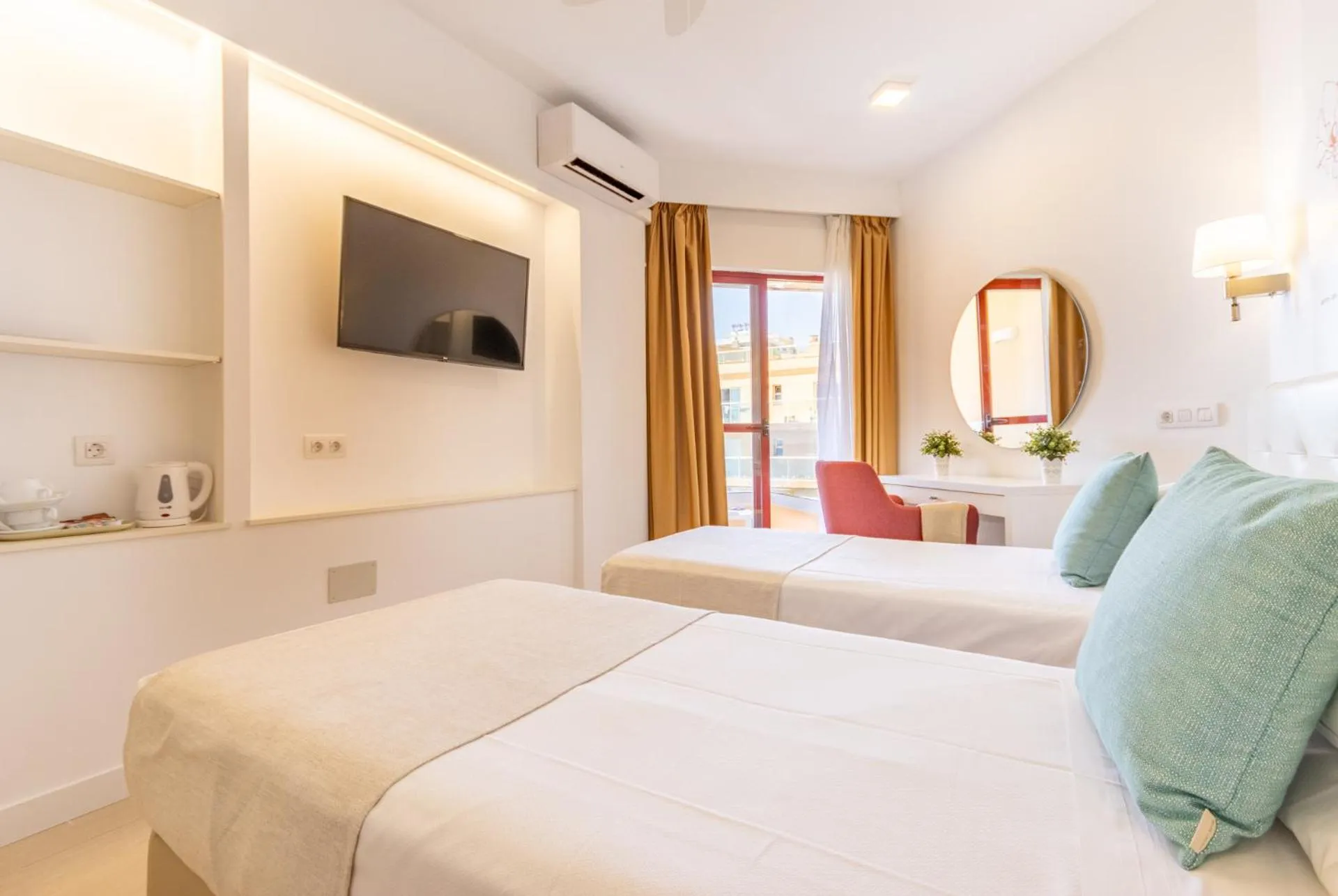 Photo of the whole room, Bed in Hotel Angela - Adults Recommended