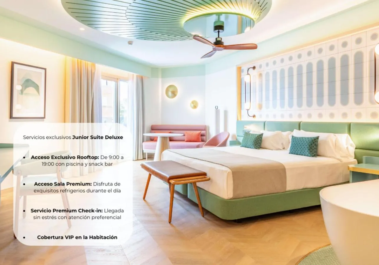 Decorative detail, Bed in Hotel Angela - Adults Recommended