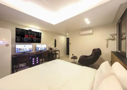 TV and multimedia, Bed in The Stone Bridge Hotel Sasang