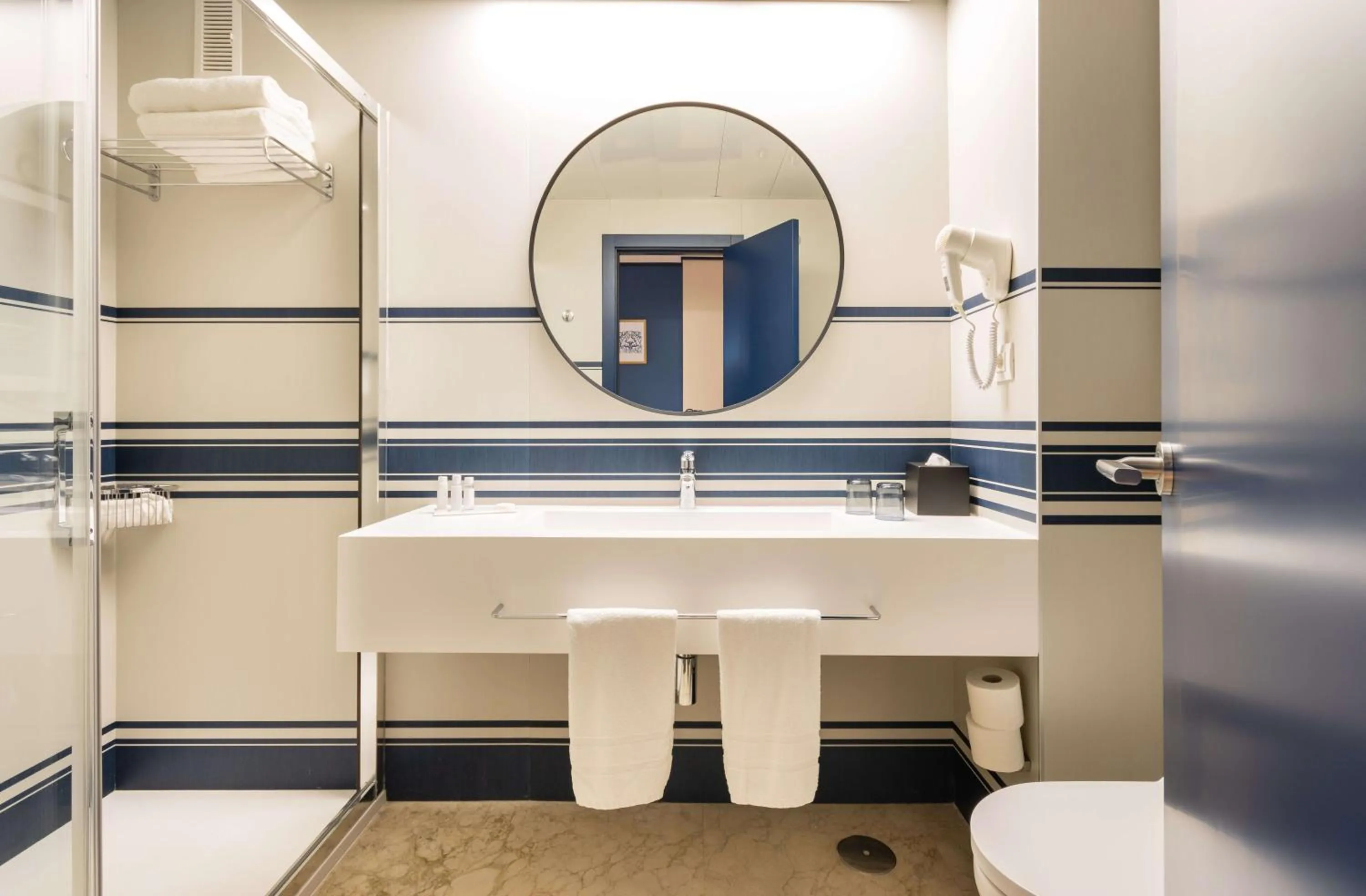 Toilet in Hotel Yaramar - Adults Recommended