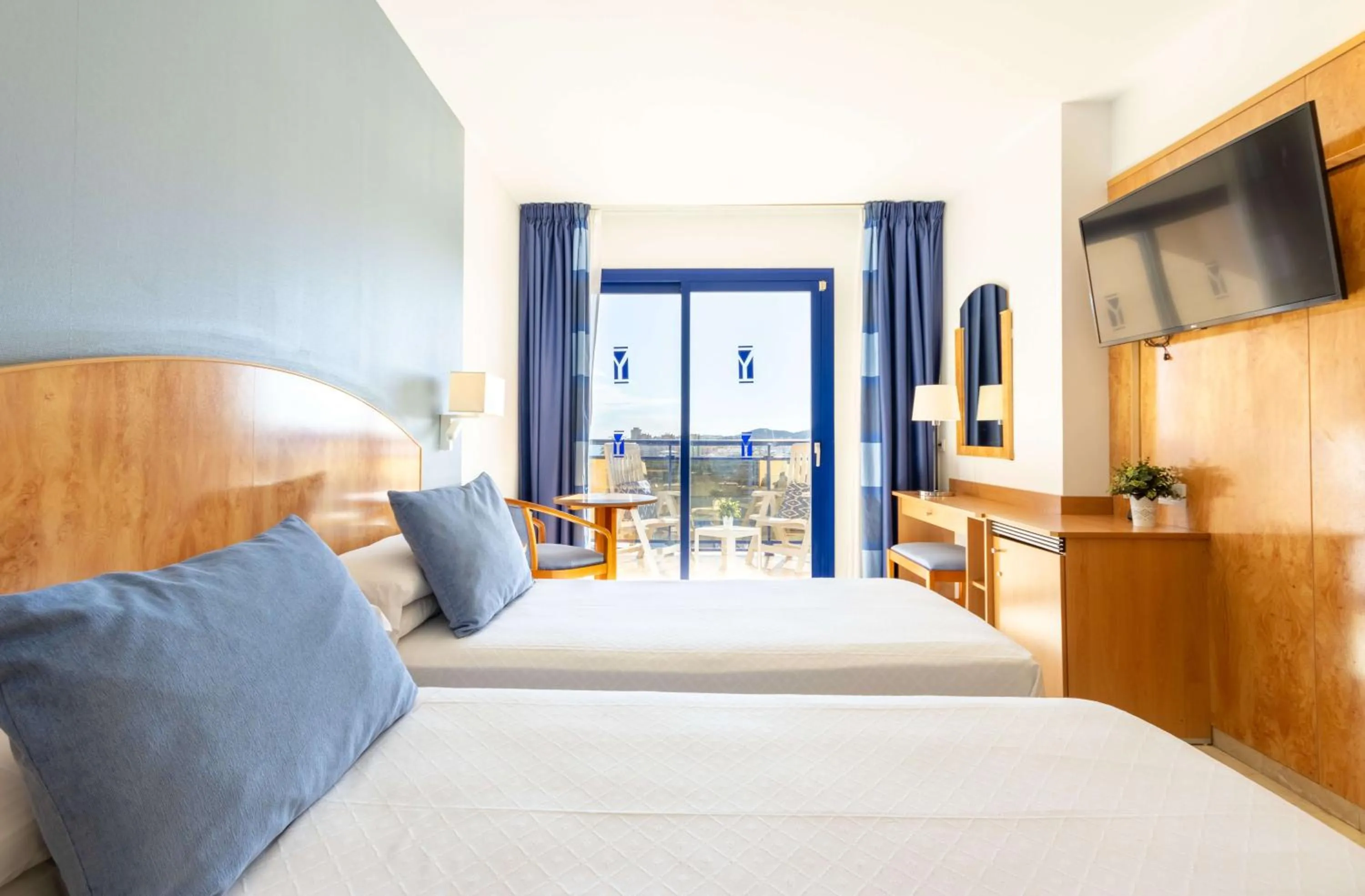 Photo of the whole room, Bed in Hotel Yaramar - Adults Recommended