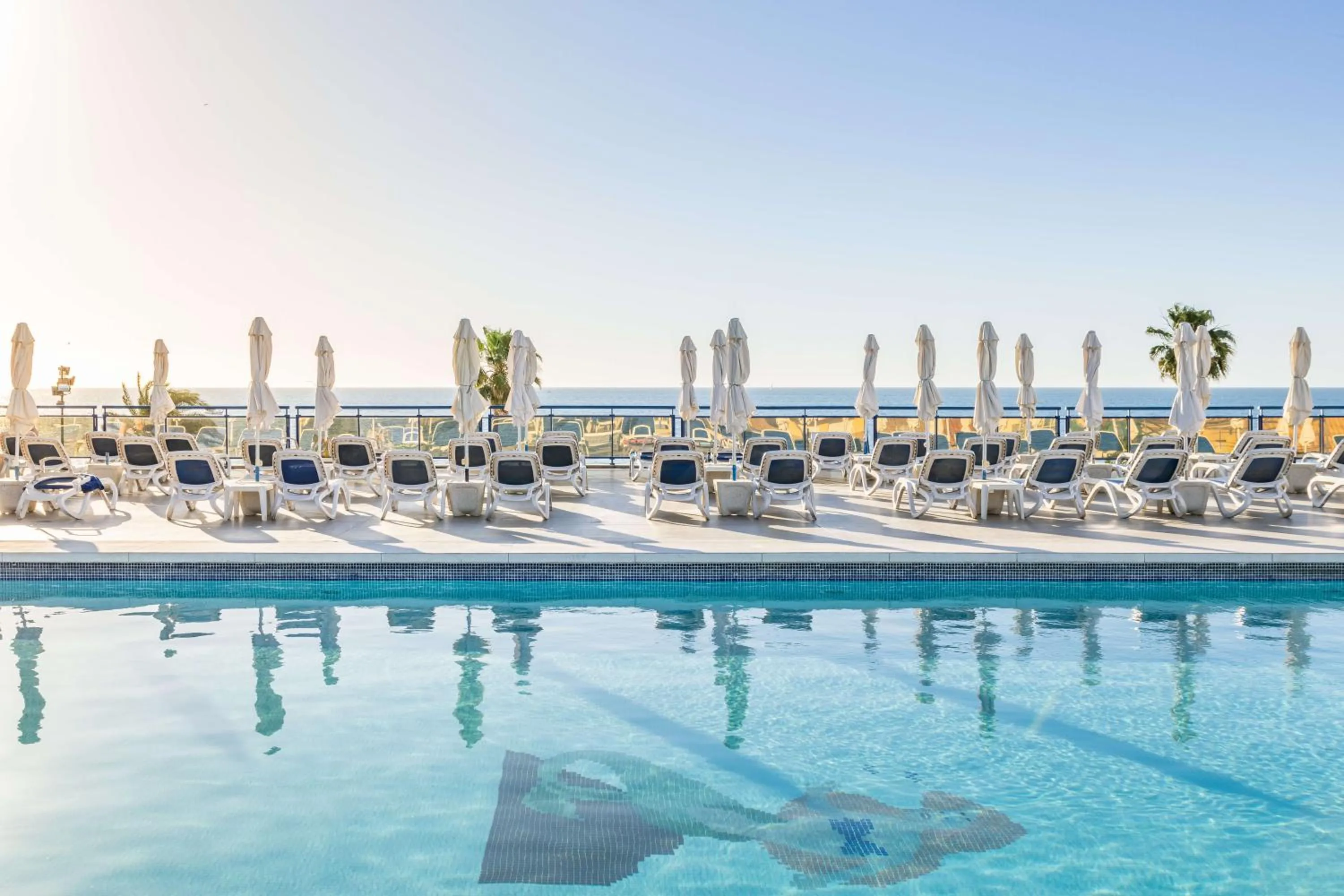 Swimming pool in Hotel Yaramar - Adults Recommended