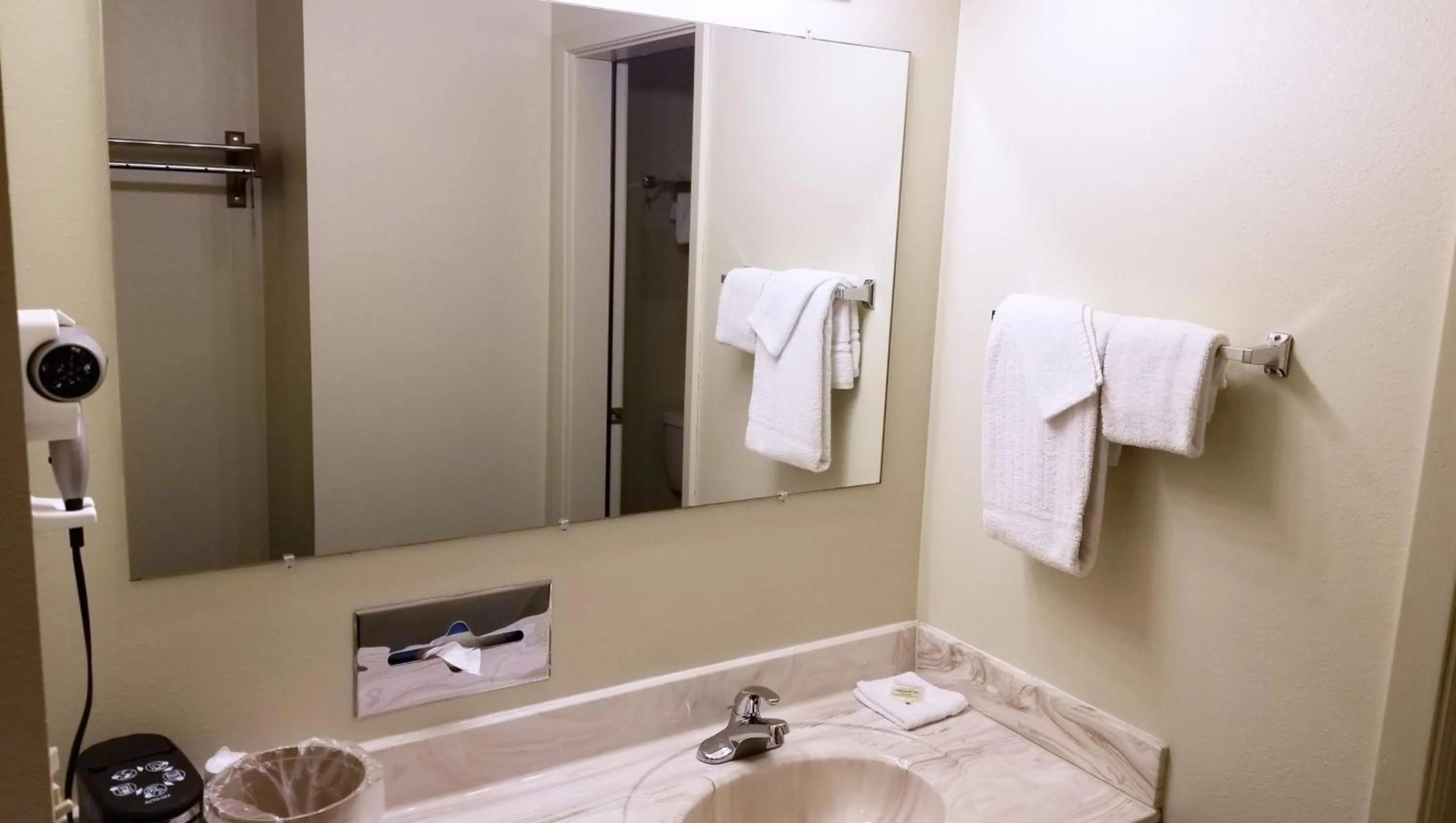 Bathroom in Keystone Boardwalk Inn and Suites