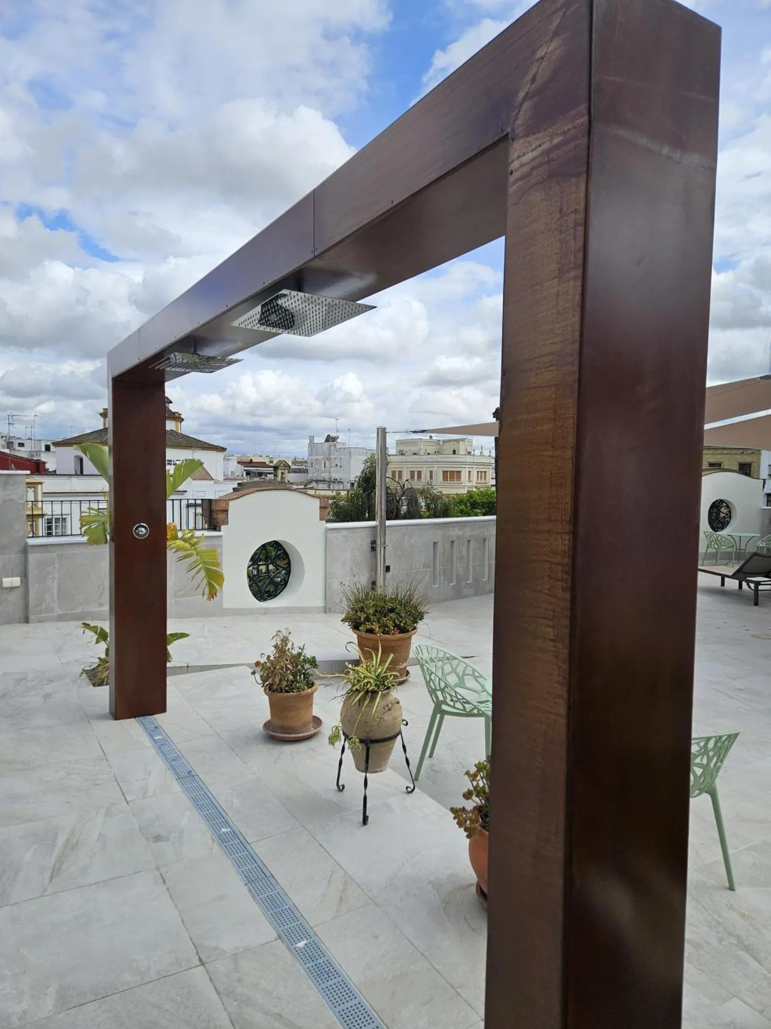 Shower in Hotel YIT Casa Grande