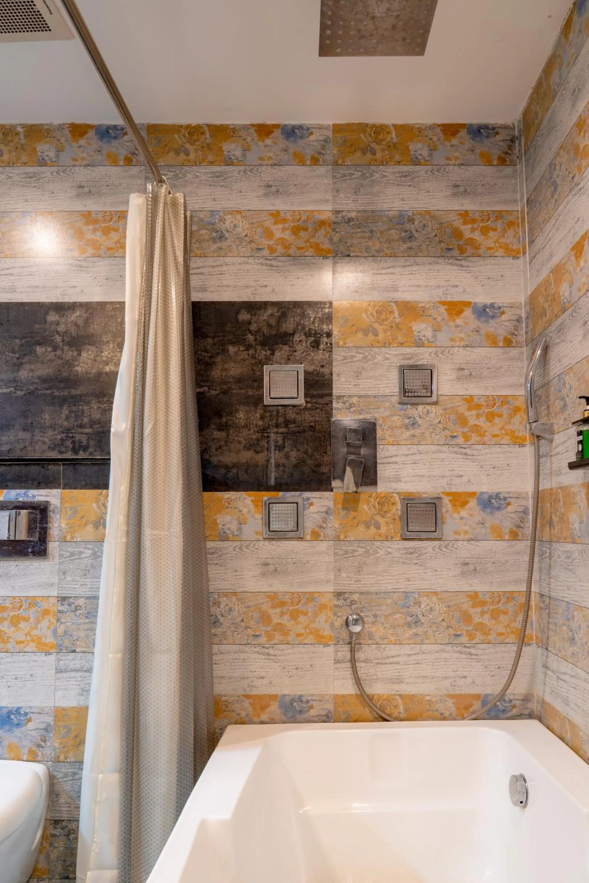 Shower in Spectrum Resort, Spa & Residences