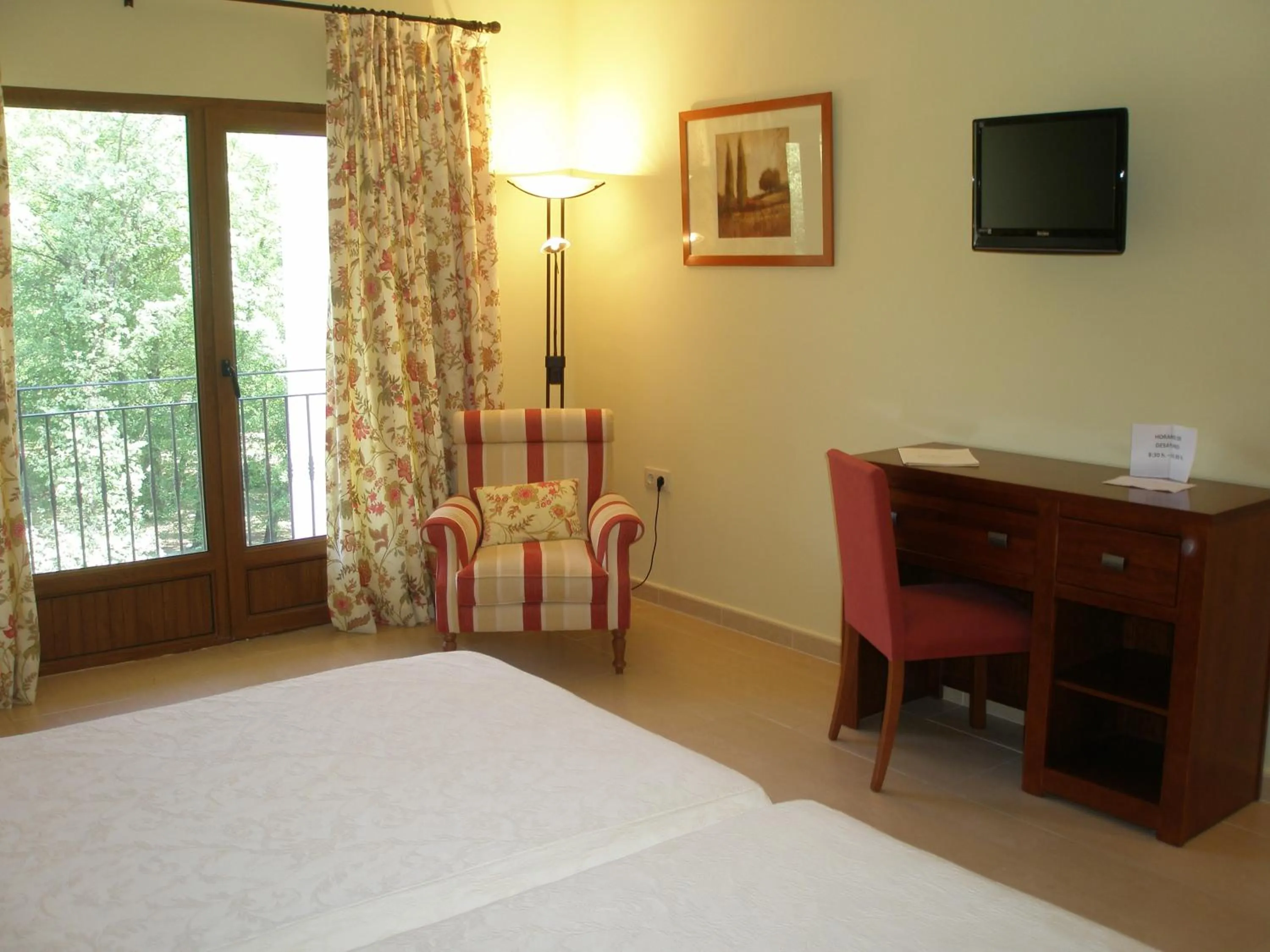 Photo of the whole room, Bed in Mirador de La Portilla
