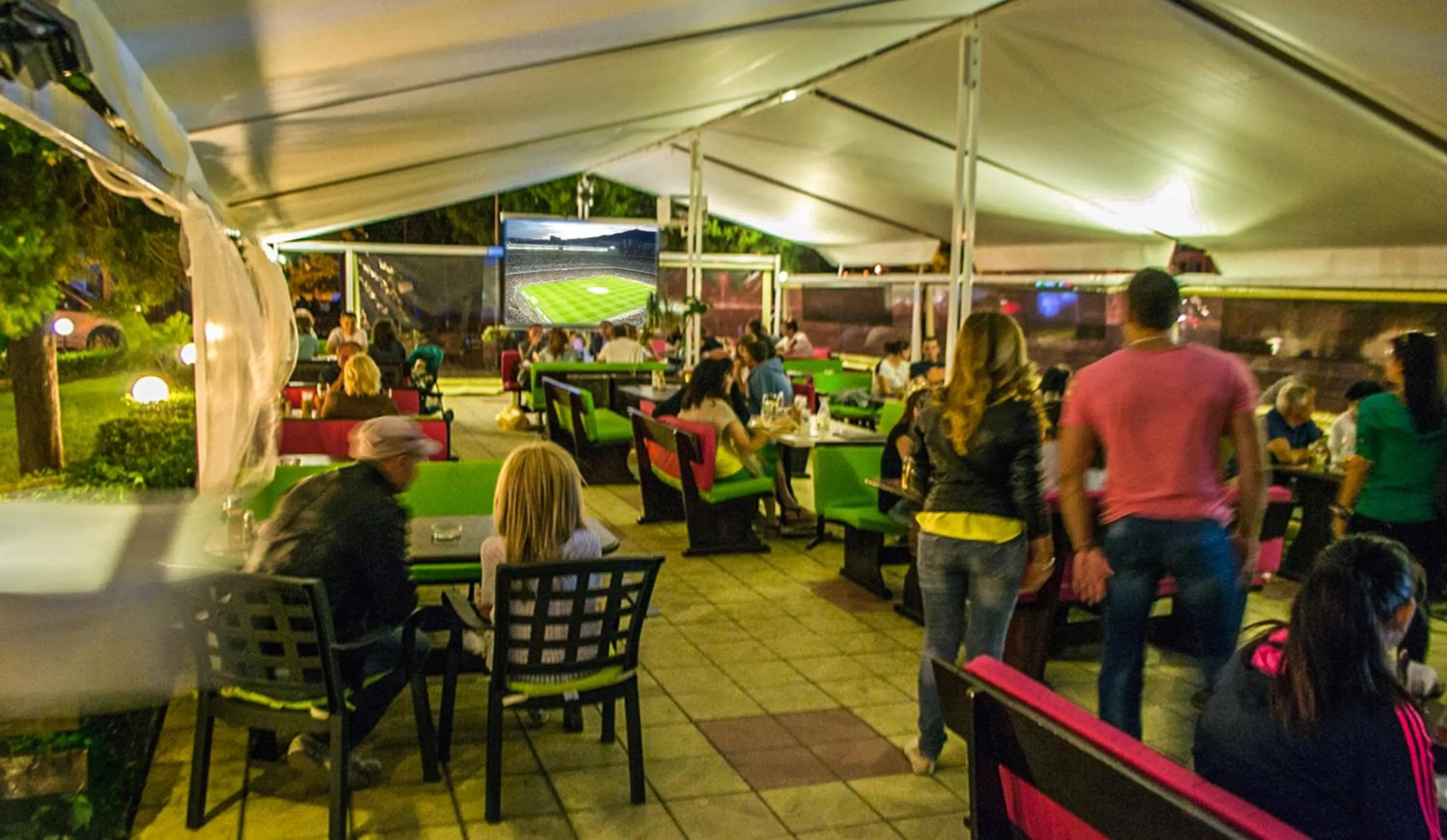 Restaurant/places to eat in Central Guest Rooms