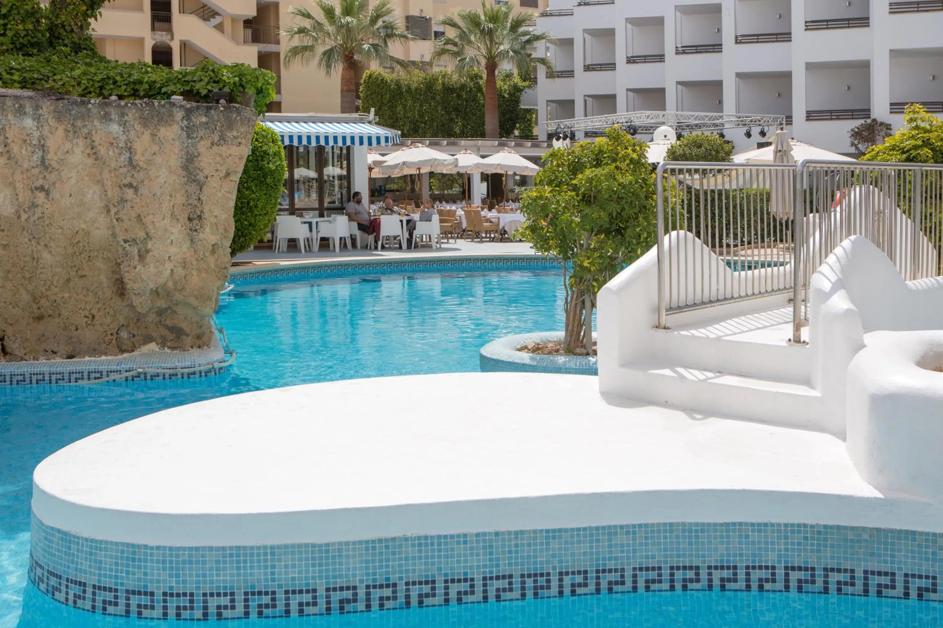 Swimming pool in Plazamar Serenity Resort