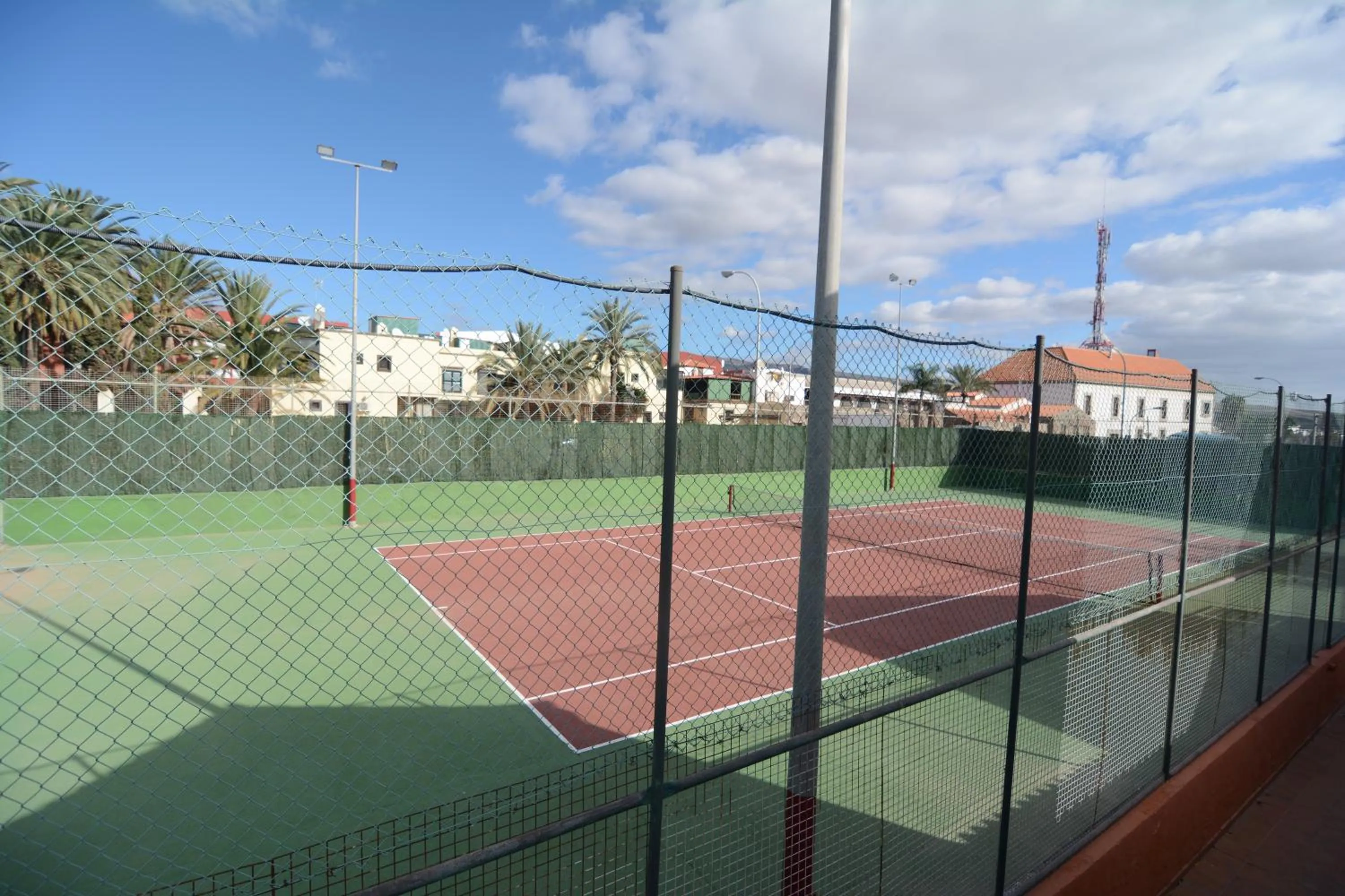 Tennis court in Parquemar