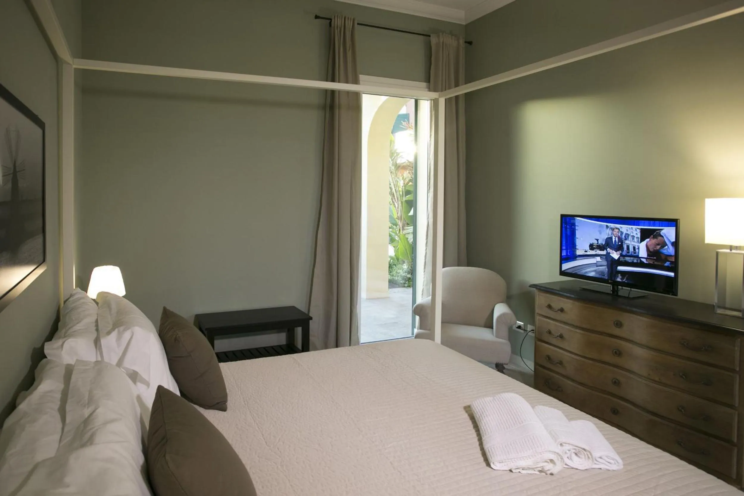 TV and multimedia, Bed in Corte Olea Resort