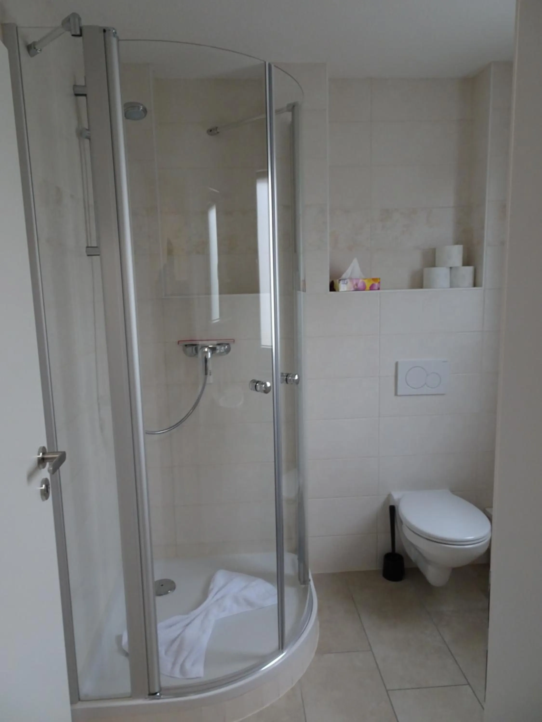 Bathroom in Hilda Apartments Rust